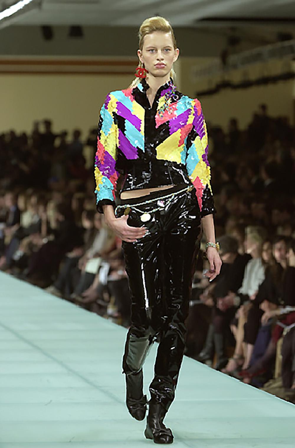 Nero Chanel 12K$ Collectors 2001 Giacca bomber con paillettes 42 FR in vendita