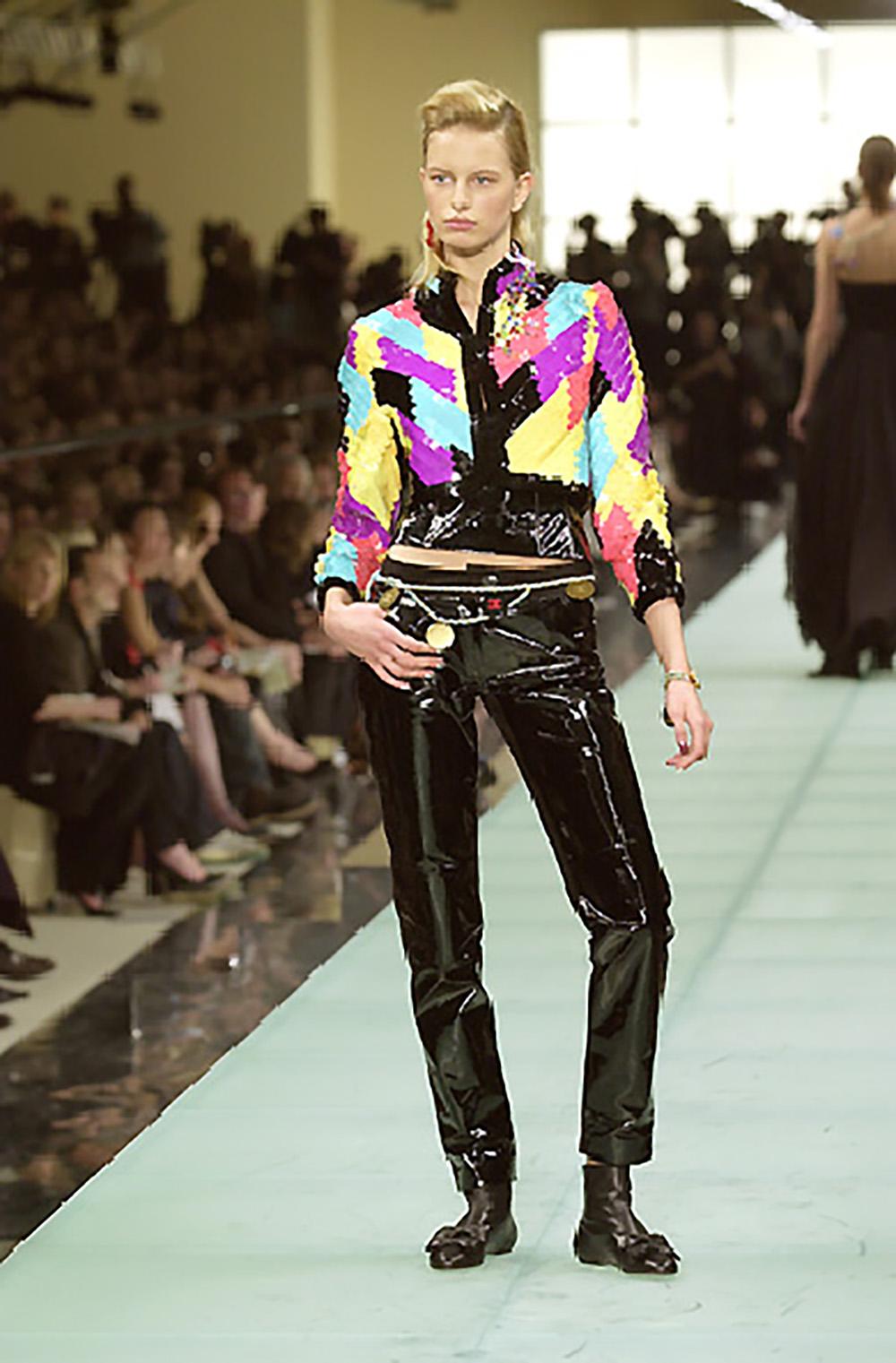 Chanel 12K$ Collectors 2001 Giacca bomber con paillettes 42 FR In condizioni ottime in vendita a Dubai, AE