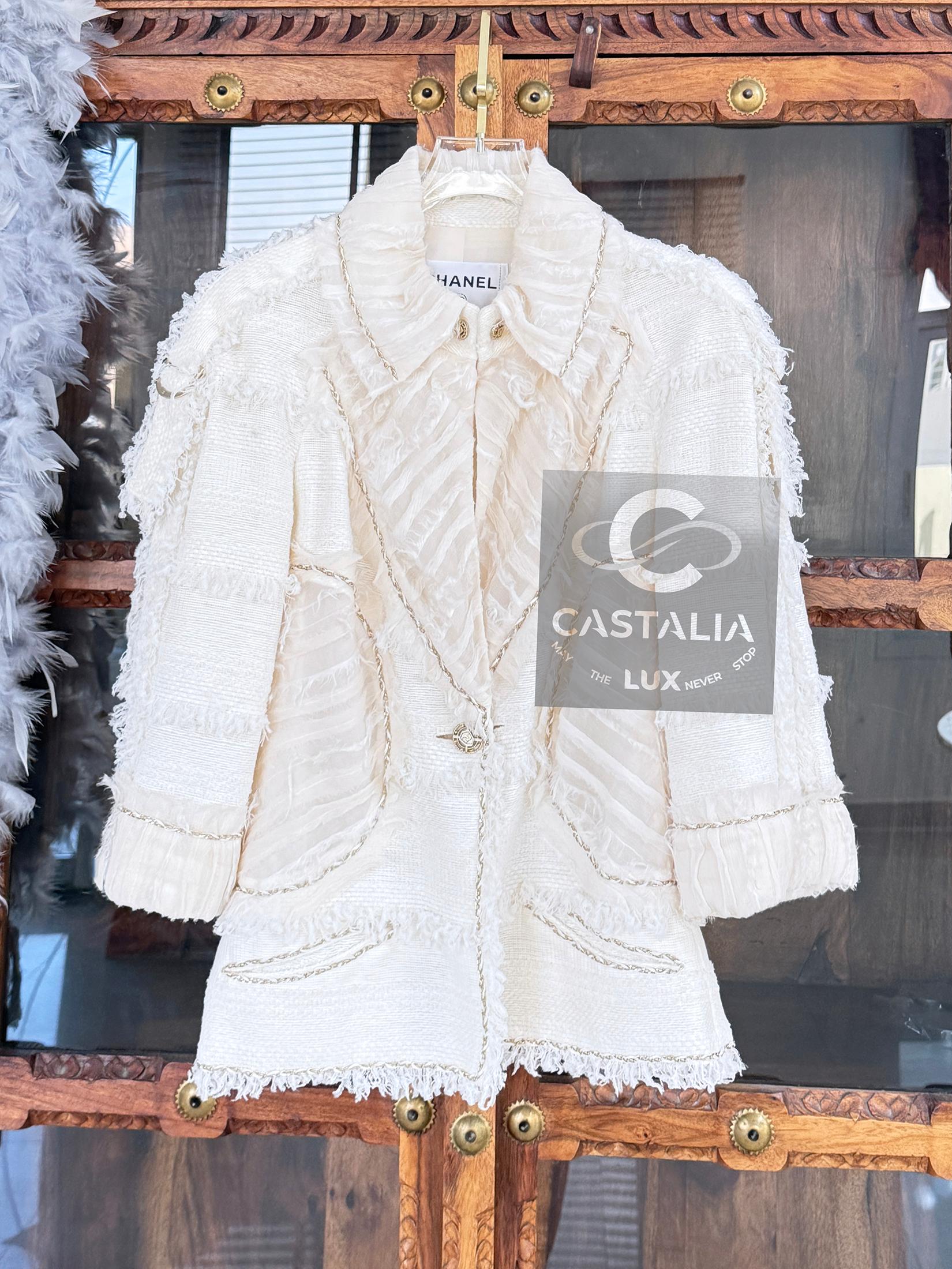 CHANEL 12K$ Museum Rare Chain Trim Ecru Tweed Jacket 40 FR en vente 7
