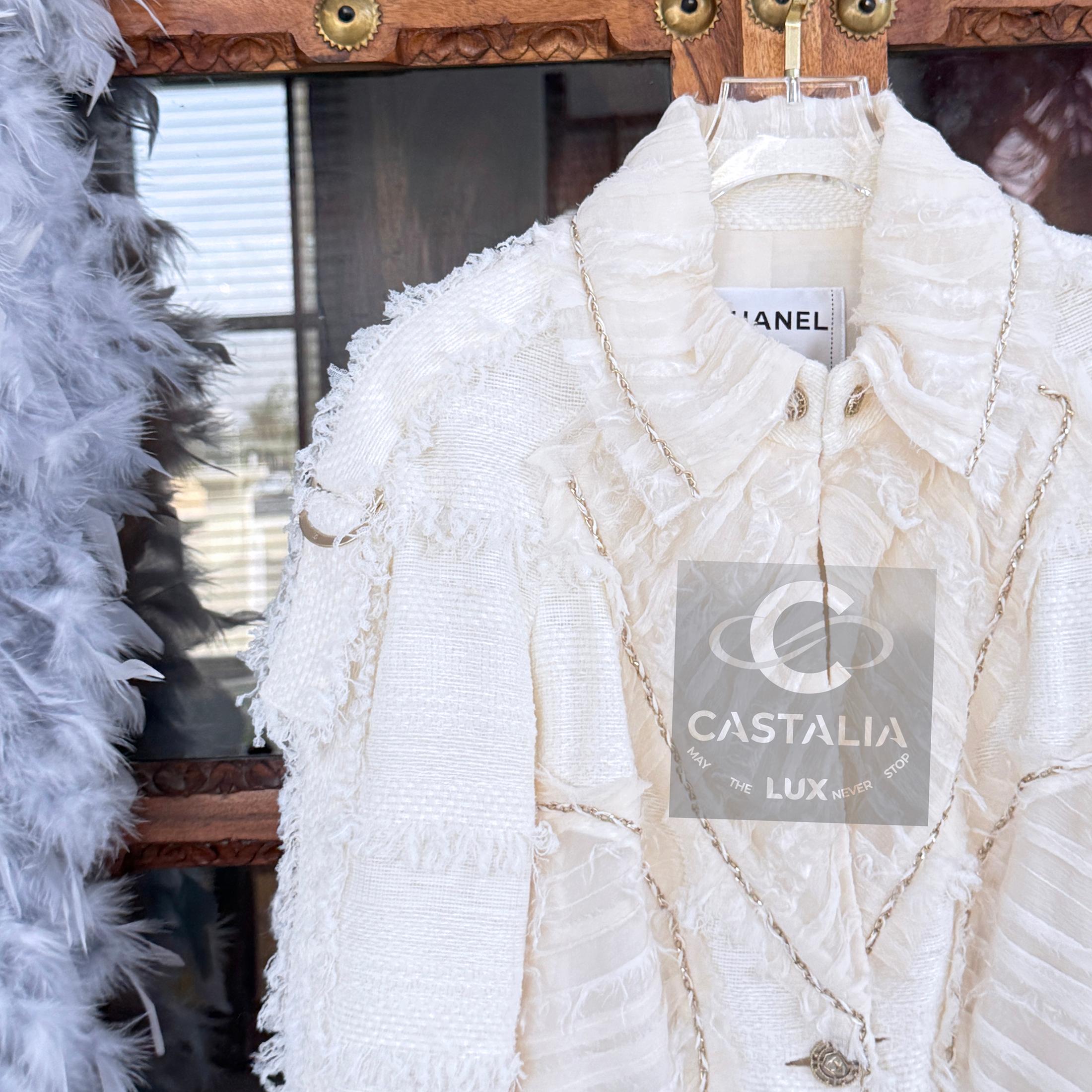 CHANEL 12K$ Museum Rare Chain Trim Ecru Tweed Jacket 40 FR en vente 10