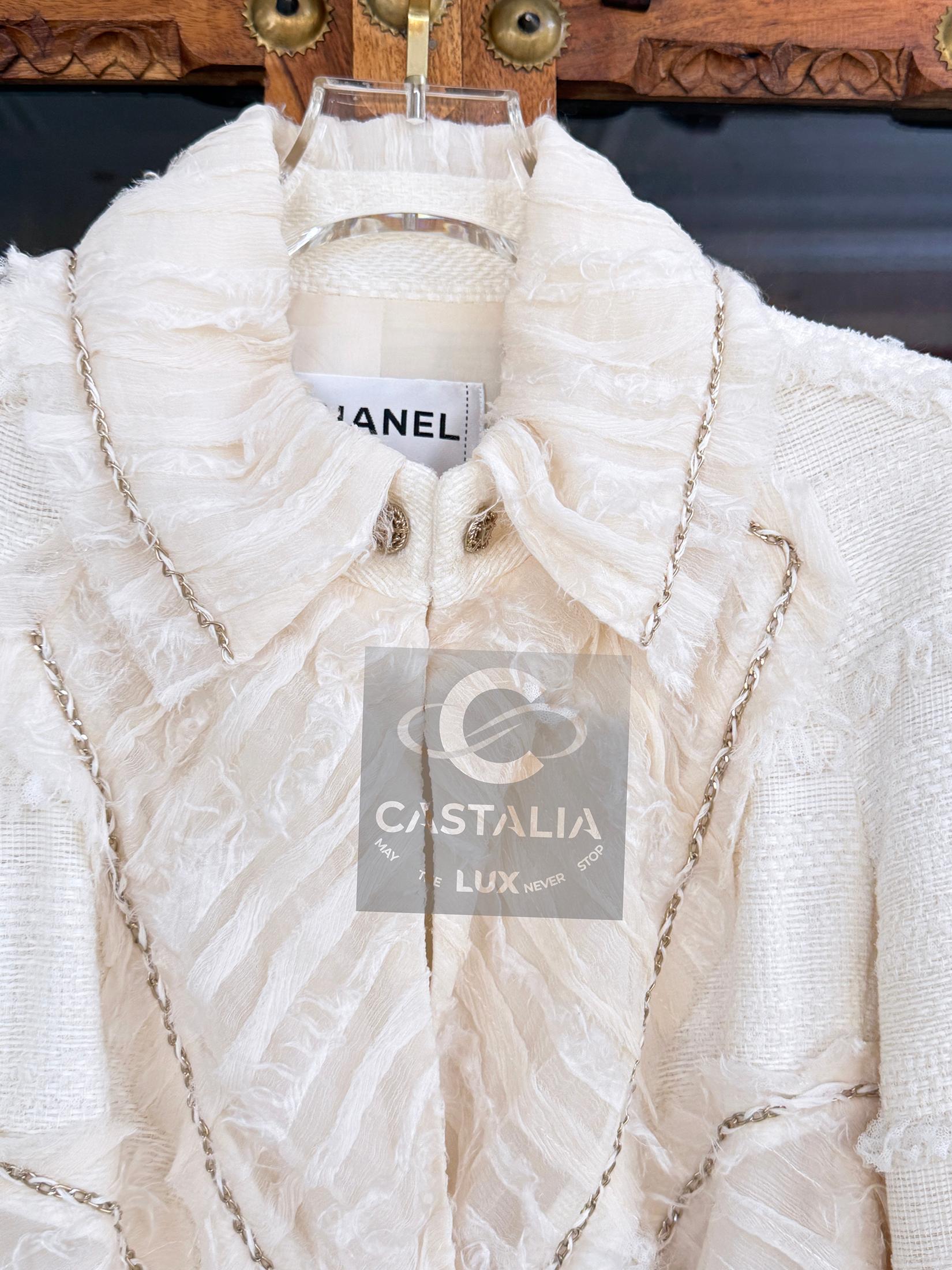 CHANEL 12K$ Museum Rare Chain Trim Ecru Tweed Jacket 40 FR en vente 3