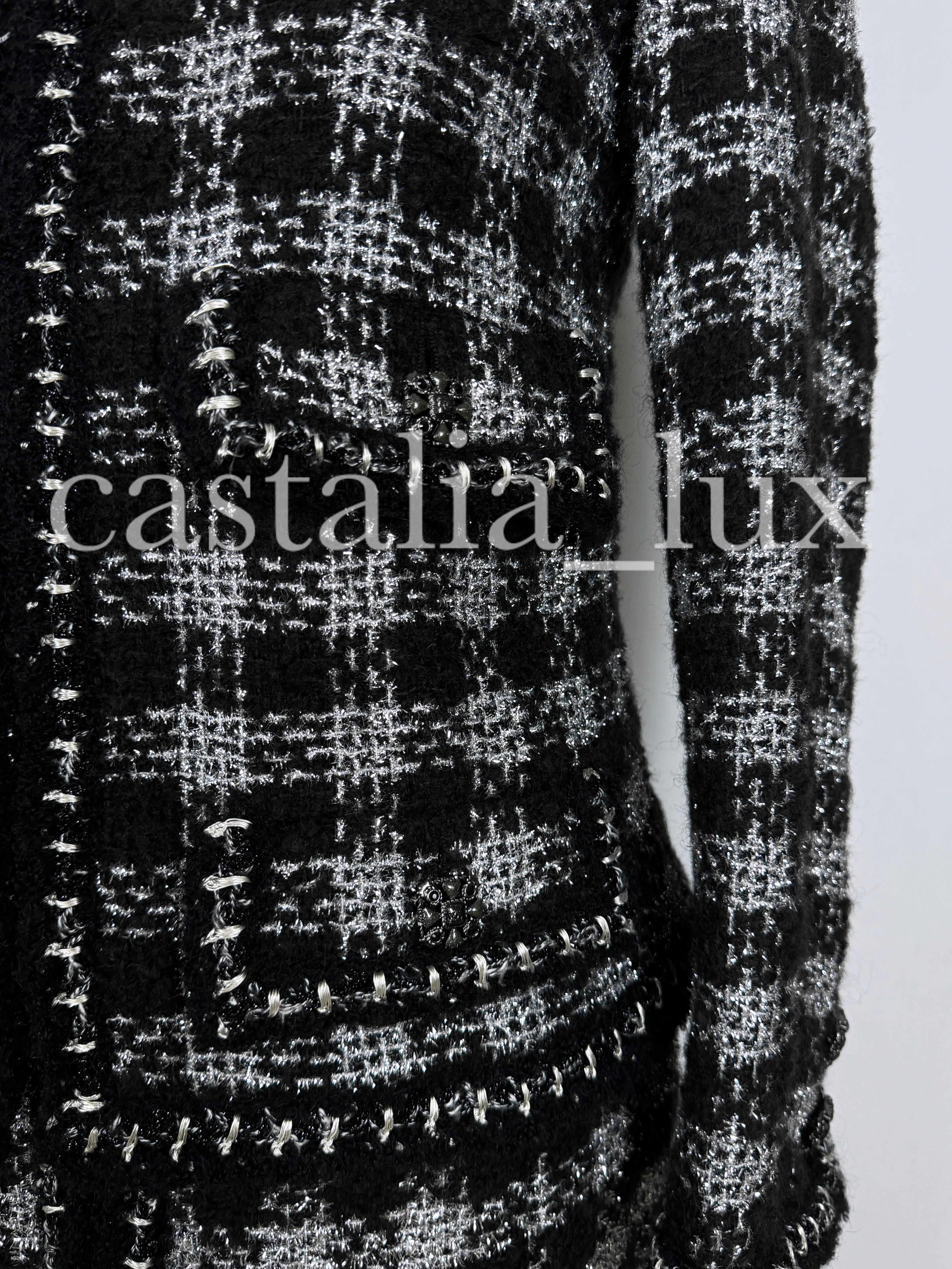 Chanel 12K$ Neu CC Juwelenknöpfe Schwarz Tweed Jacke und Rock Set aus Jacke und Rock aus Tweed im Angebot 10