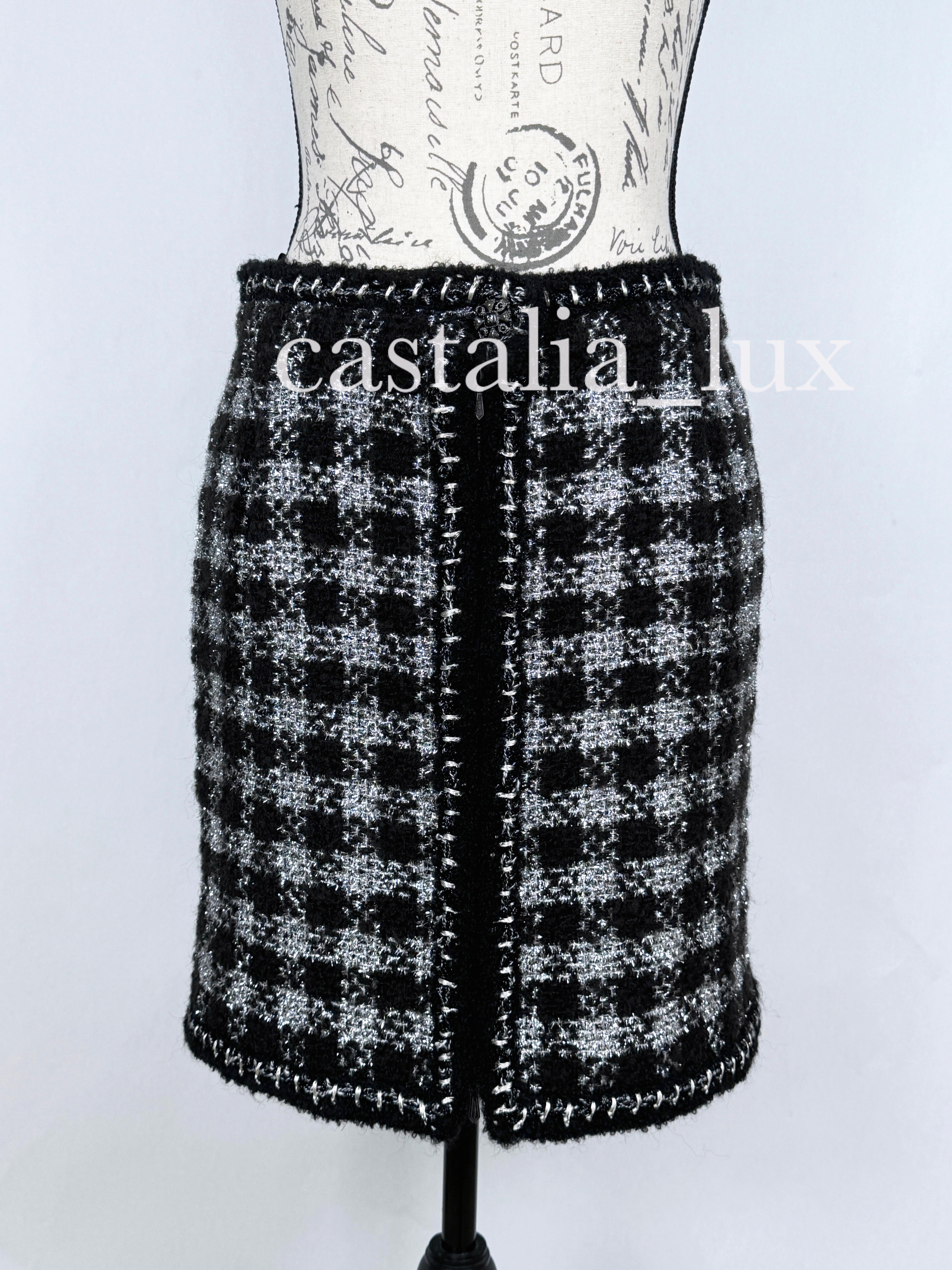 Chanel 12K$ Neu CC Juwelenknöpfe Schwarz Tweed Jacke und Rock Set aus Jacke und Rock aus Tweed im Angebot 5
