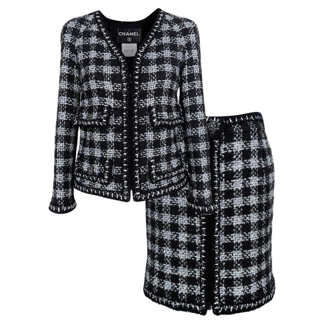 Chanel 12K$ Neu CC Juwelenknöpfe Schwarz Tweed Jacke und Rock Set aus Jacke und Rock aus Tweed im Angebot