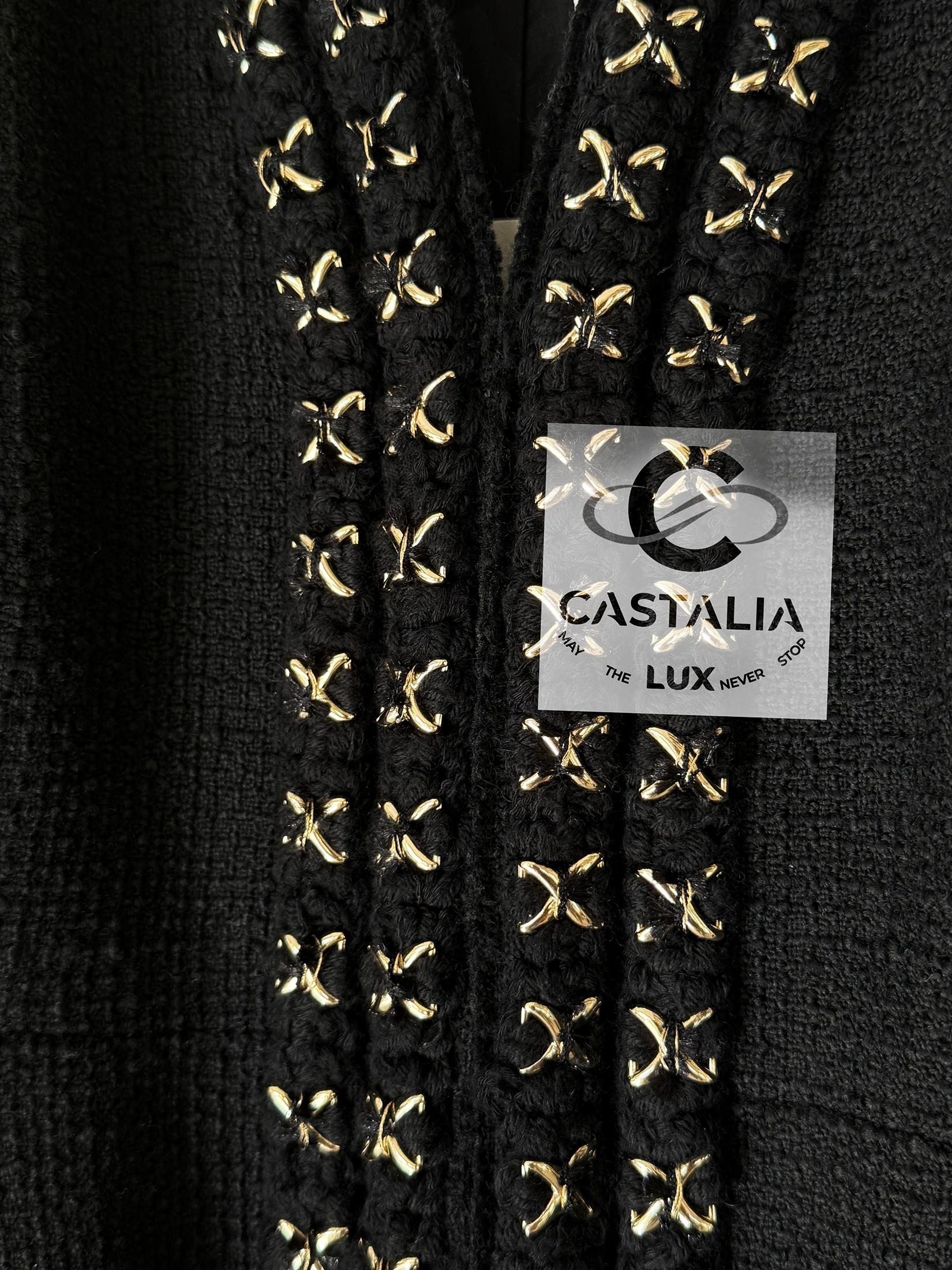 Chanel 12K$ Neu Paris / Cosmopolite Schwarze Tweedjacke mit Kettenbesatz 44 FR im Angebot 7