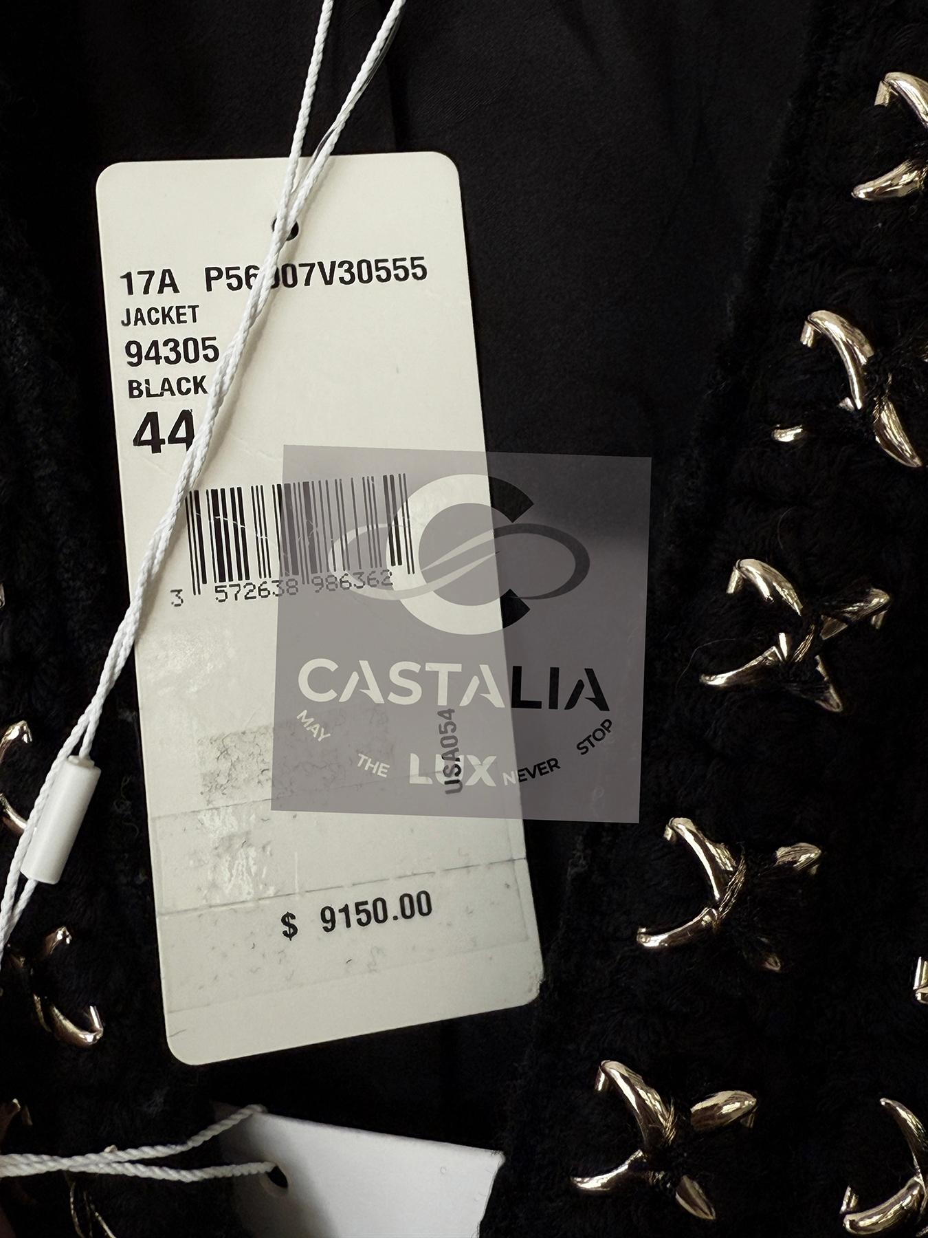 Chanel 12K$ Neu Paris / Cosmopolite Schwarze Tweedjacke mit Kettenbesatz 44 FR im Angebot 12