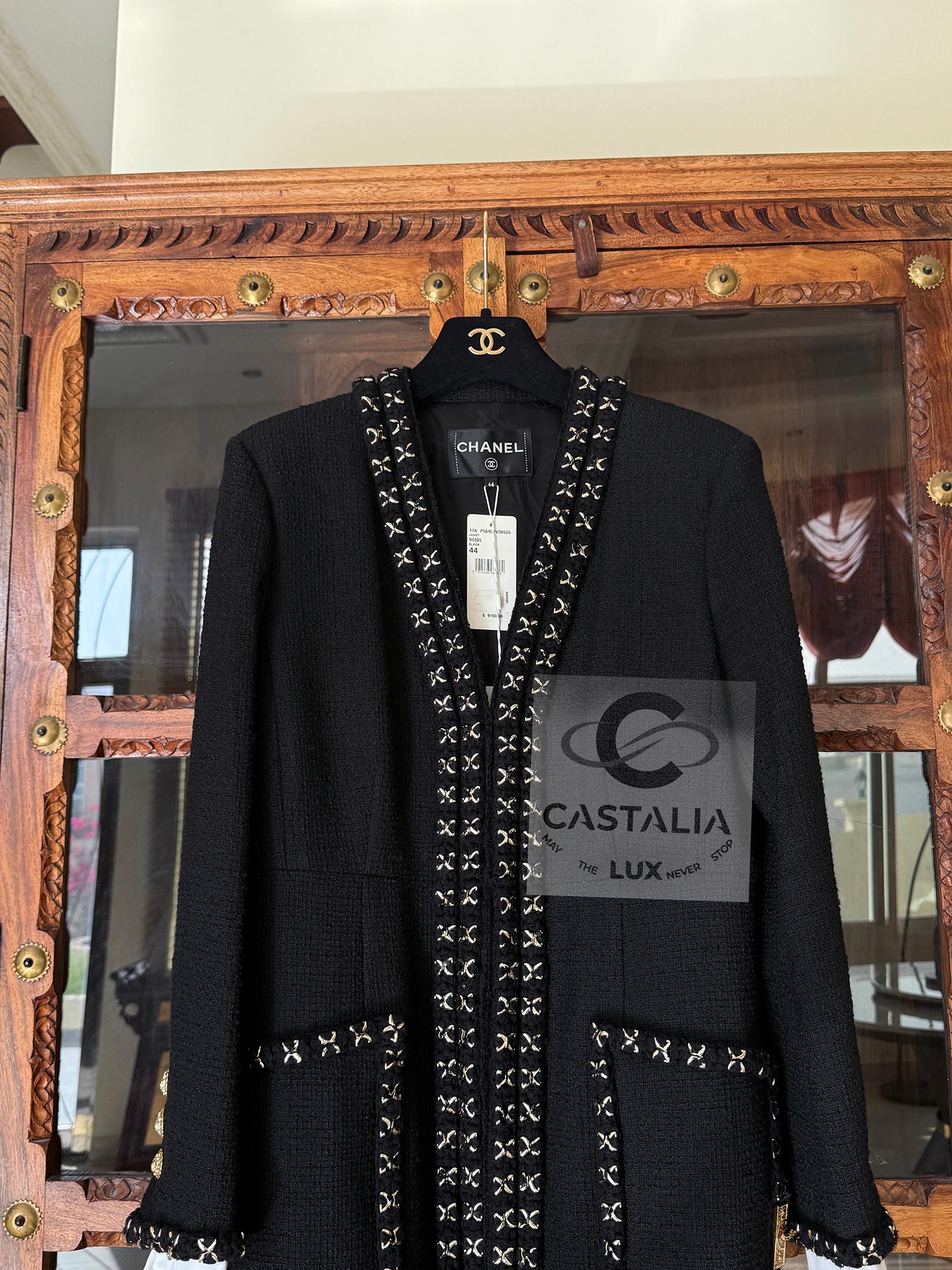 Chanel 12K$ Neu Paris / Cosmopolite Schwarze Tweedjacke mit Kettenbesatz 44 FR im Angebot 2