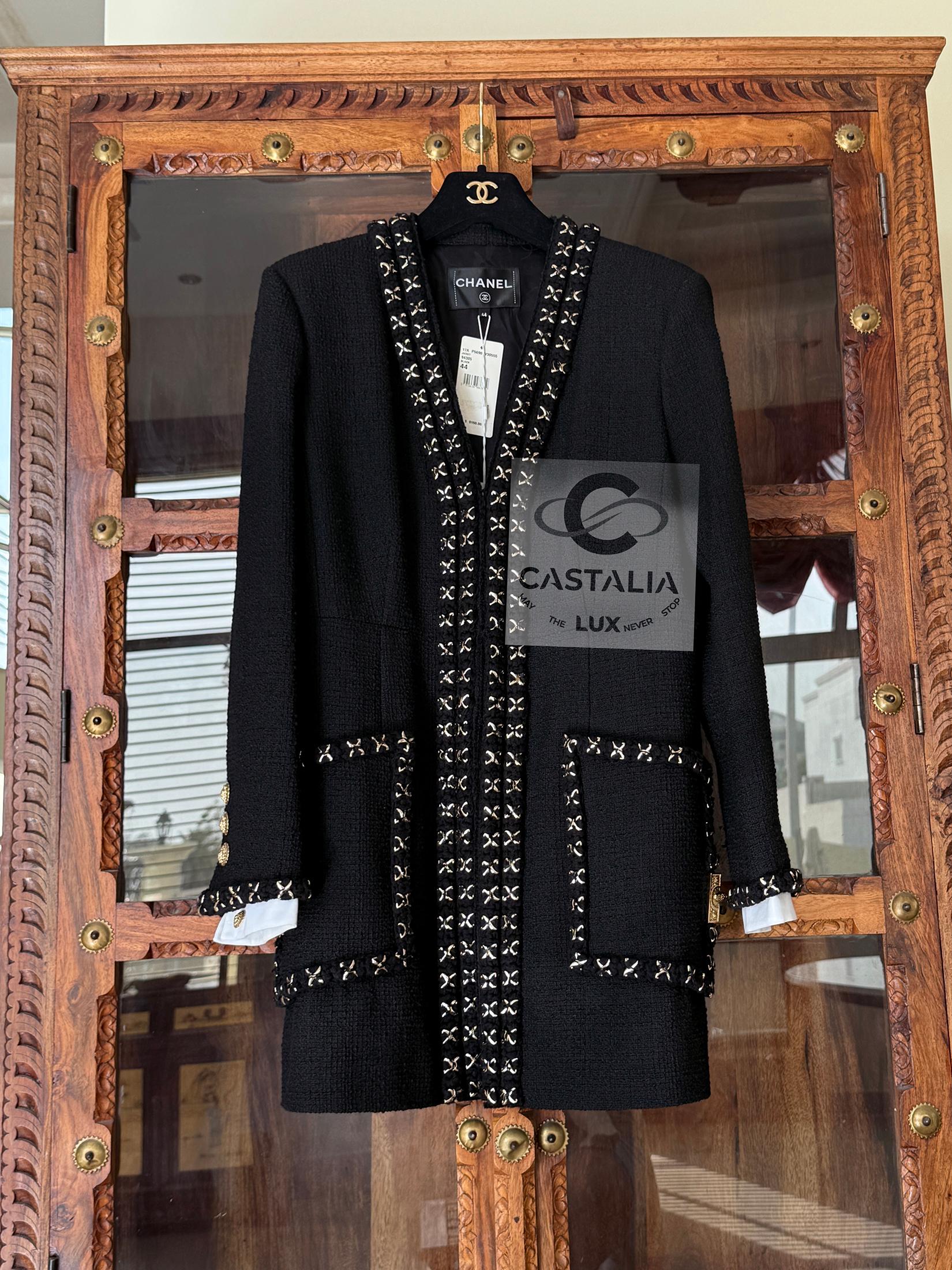 Chanel 12K$ Neu Paris / Cosmopolite Schwarze Tweedjacke mit Kettenbesatz 44 FR im Angebot 6