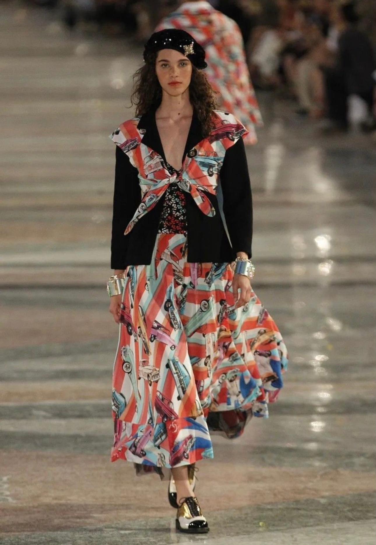 Stunning Chanel maxi dress with CC Logo and Retro Cars pattern from Runway of Paris / CUBA Cruise 2017 Collection.
Boutique price over 11,000$
Size mark 40 FR. tags attached.