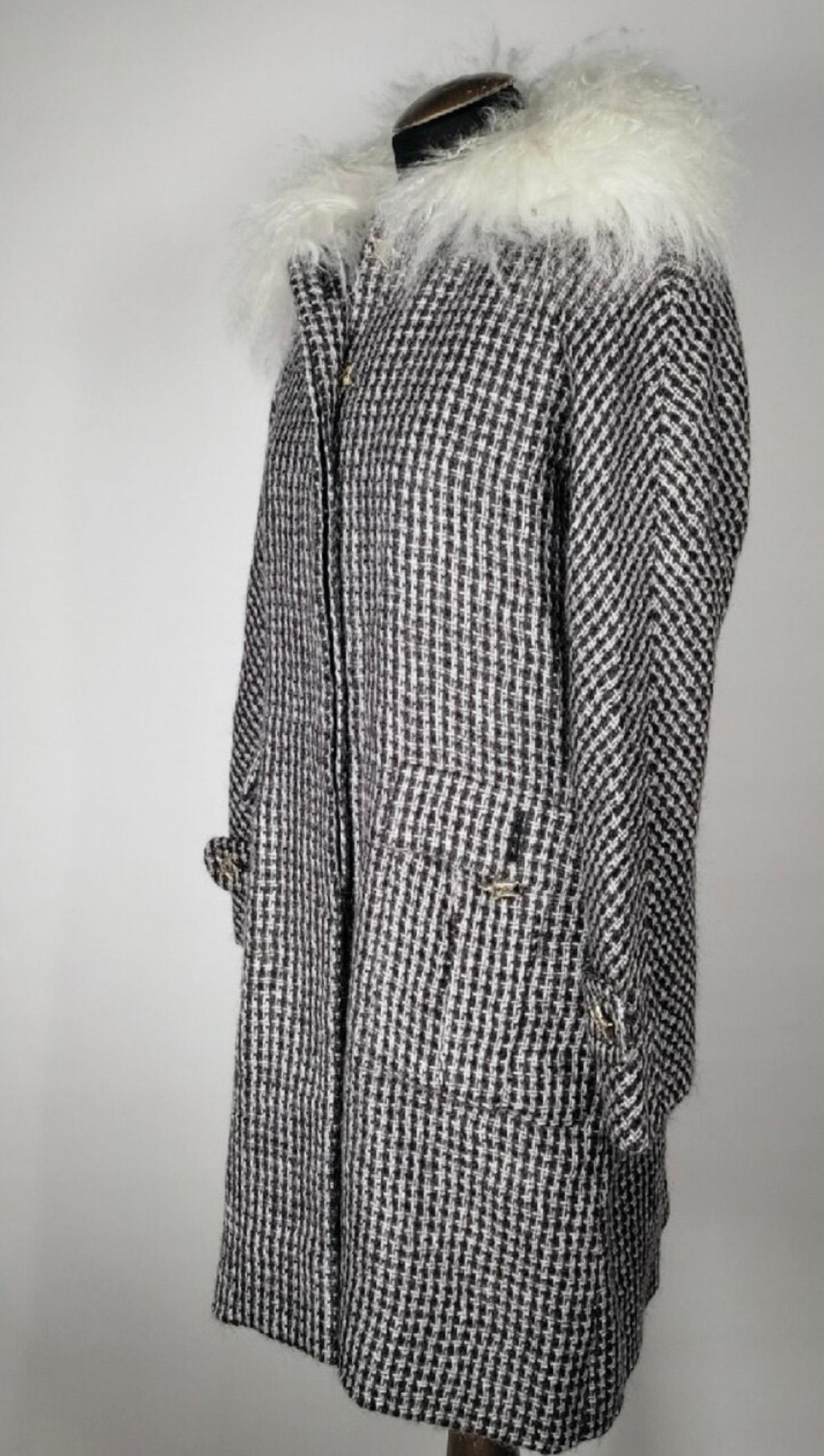 Chanel 12K Paris / Dallas Laufsteg CC Tweed-Mantel mit Knöpfen aus Tweed im Angebot 2