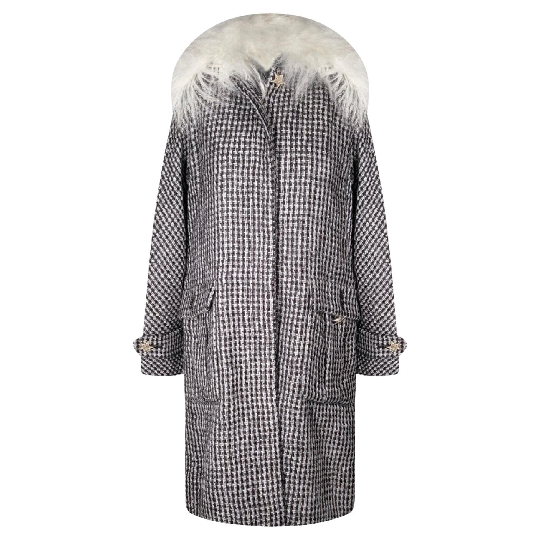 Chanel 12K Paris / Dallas Laufsteg CC Tweed-Mantel mit Knöpfen aus Tweed im Angebot