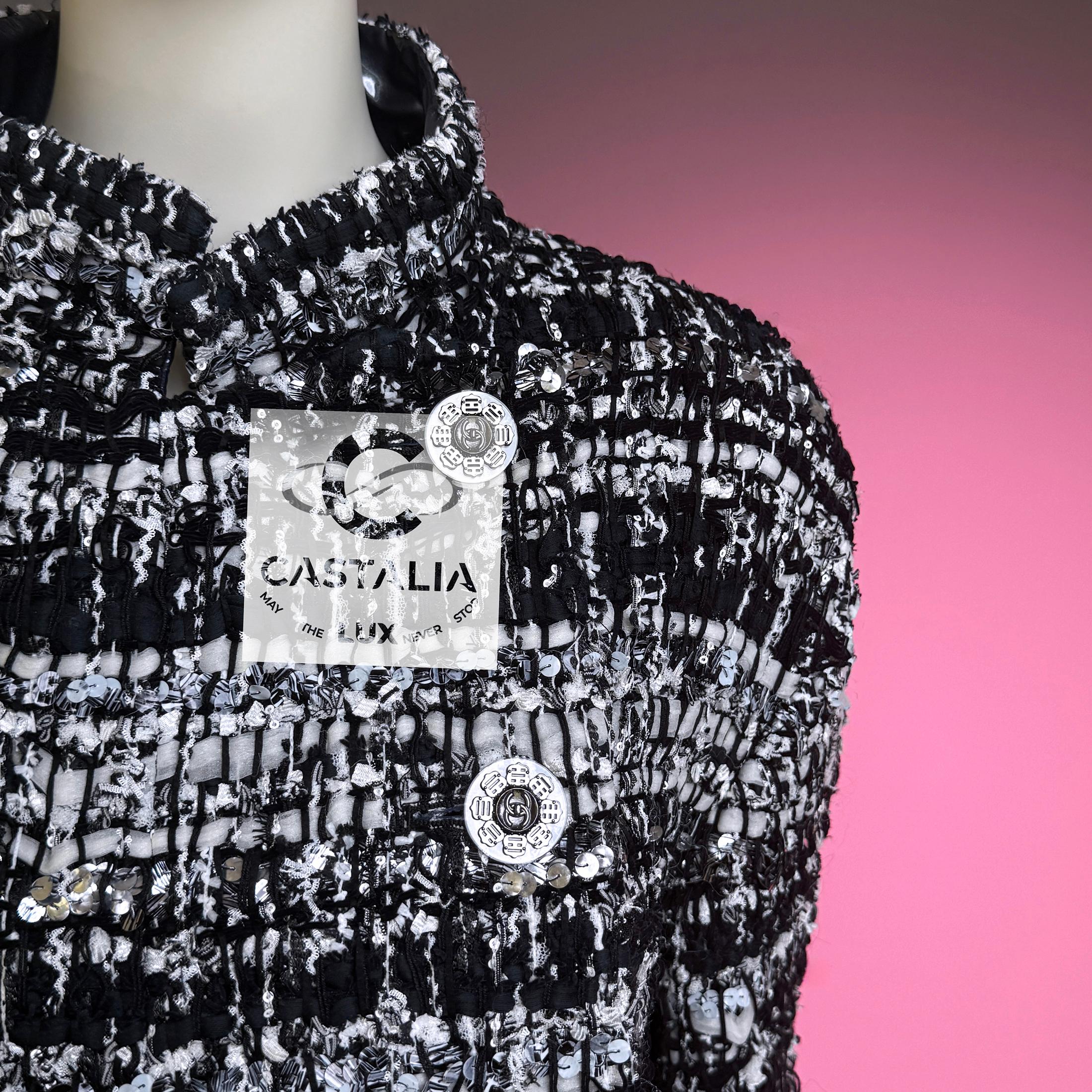 Chanel 12K$ Parigi / Seoul Giacca in tweed con nastro nero 40 FR in vendita 5