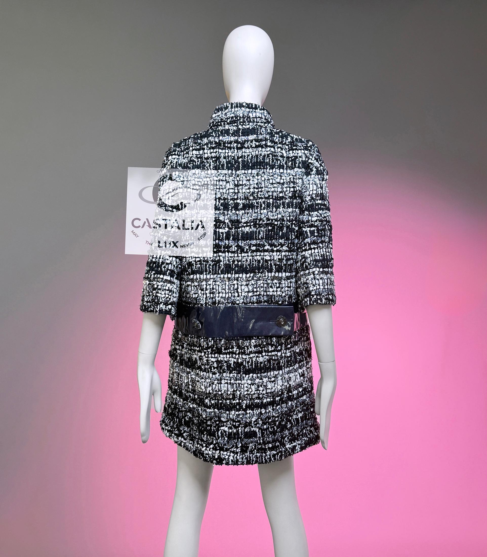 Chanel 12K$ Parigi / Seoul Giacca in tweed con nastro nero 40 FR in vendita 8