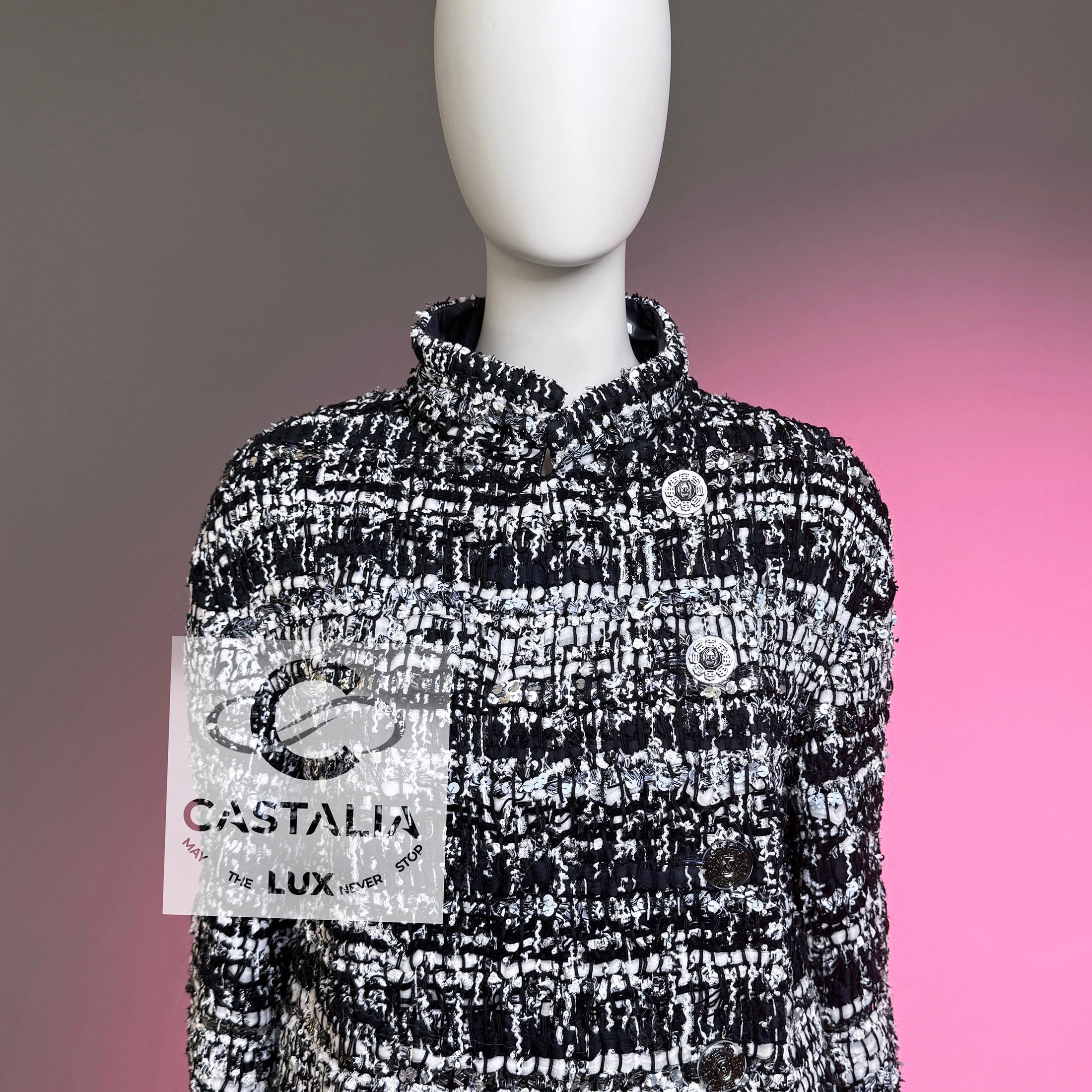 da uomo o donna Chanel 12K$ Parigi / Seoul Giacca in tweed con nastro nero 40 FR in vendita