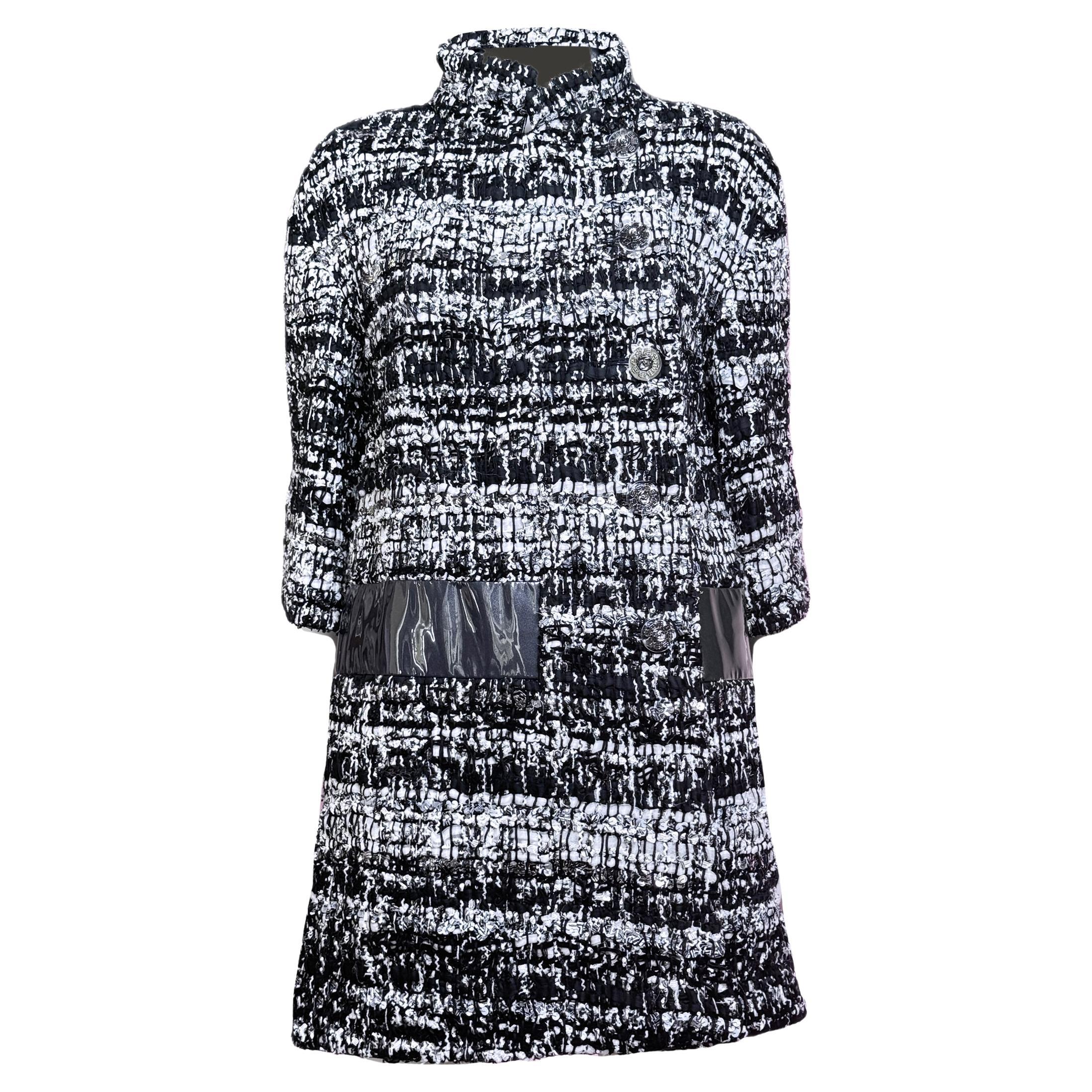 Chanel 12K$ Parigi / Seoul Giacca in tweed con nastro nero 40 FR in vendita