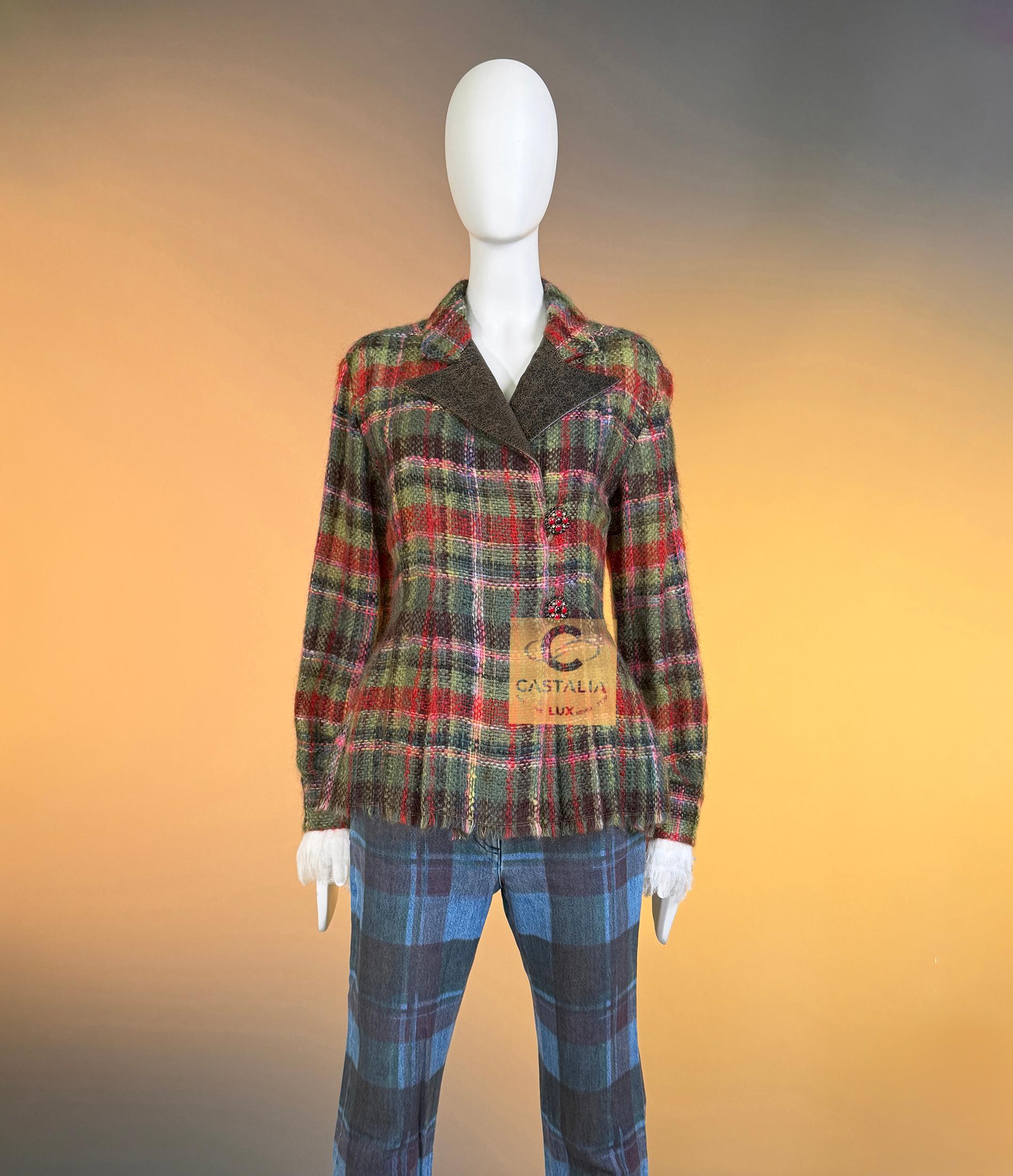 CHANEL 12K$ Rare Paris / Edinburgh Runway Tweed Jacket 34 FR Negro en venta