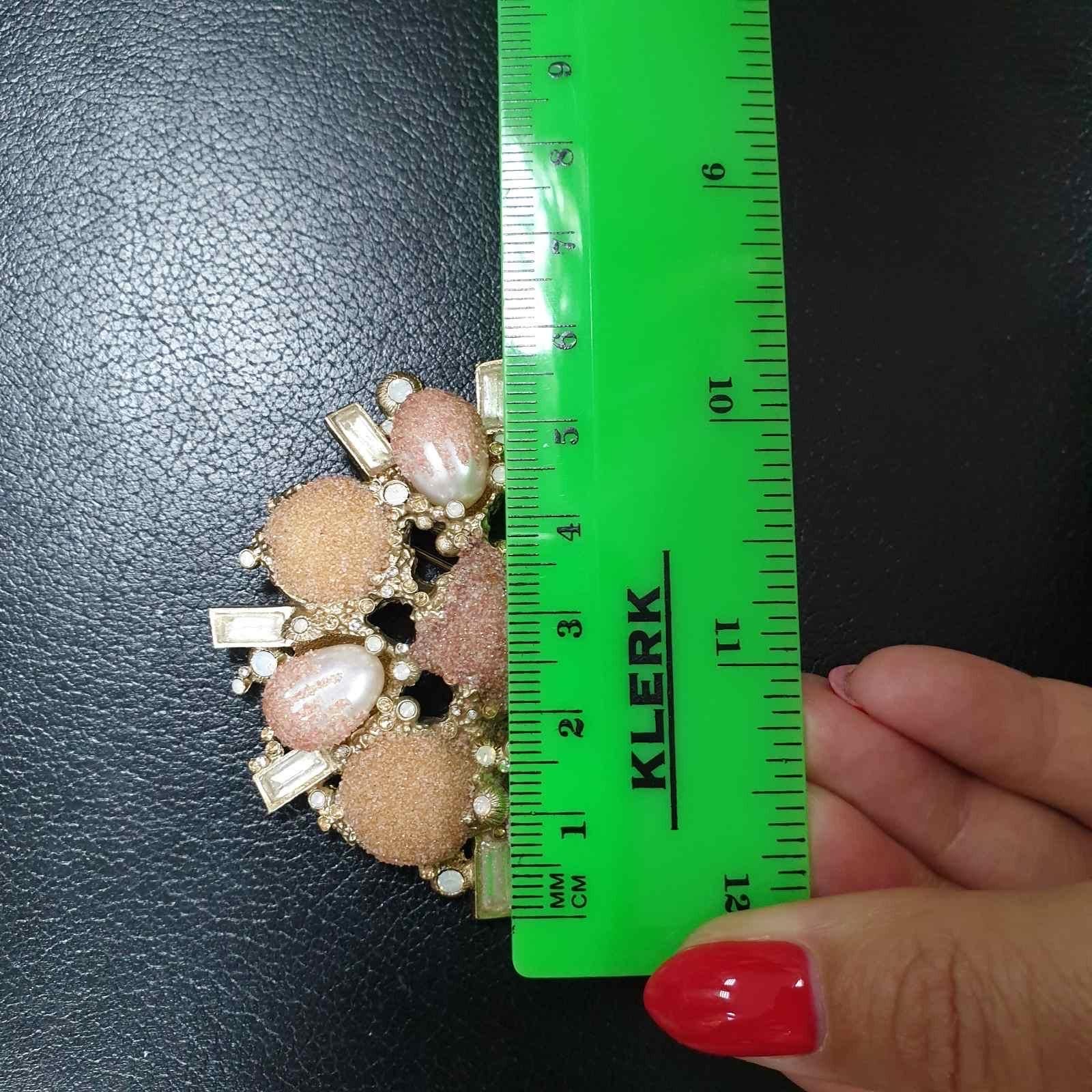 CHANEL 12P Artificial pearl Brooch For Sale 1