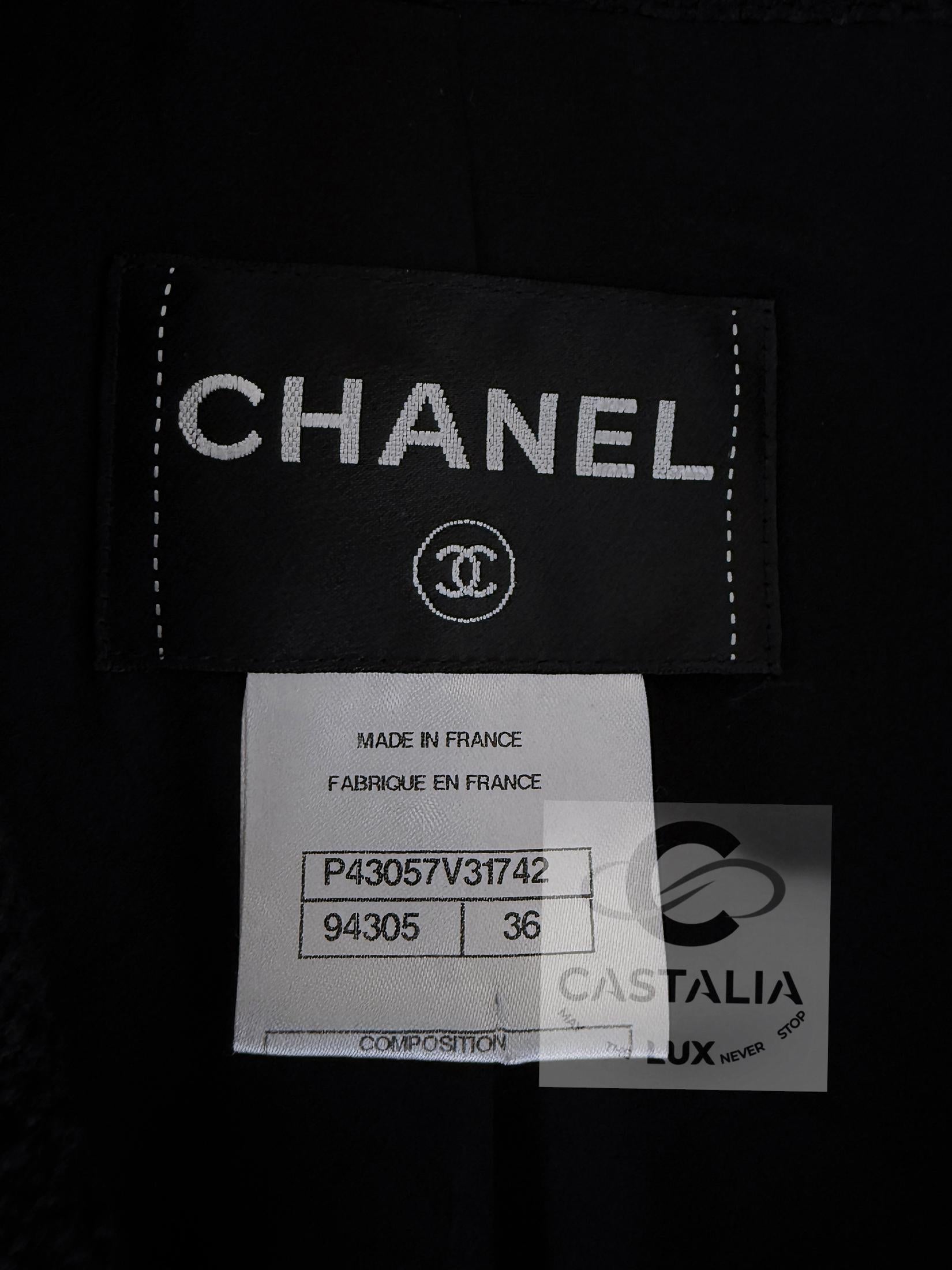 Chanel 12P Schwarz Logo Patch Tweed Jacke 36 FR im Angebot 12