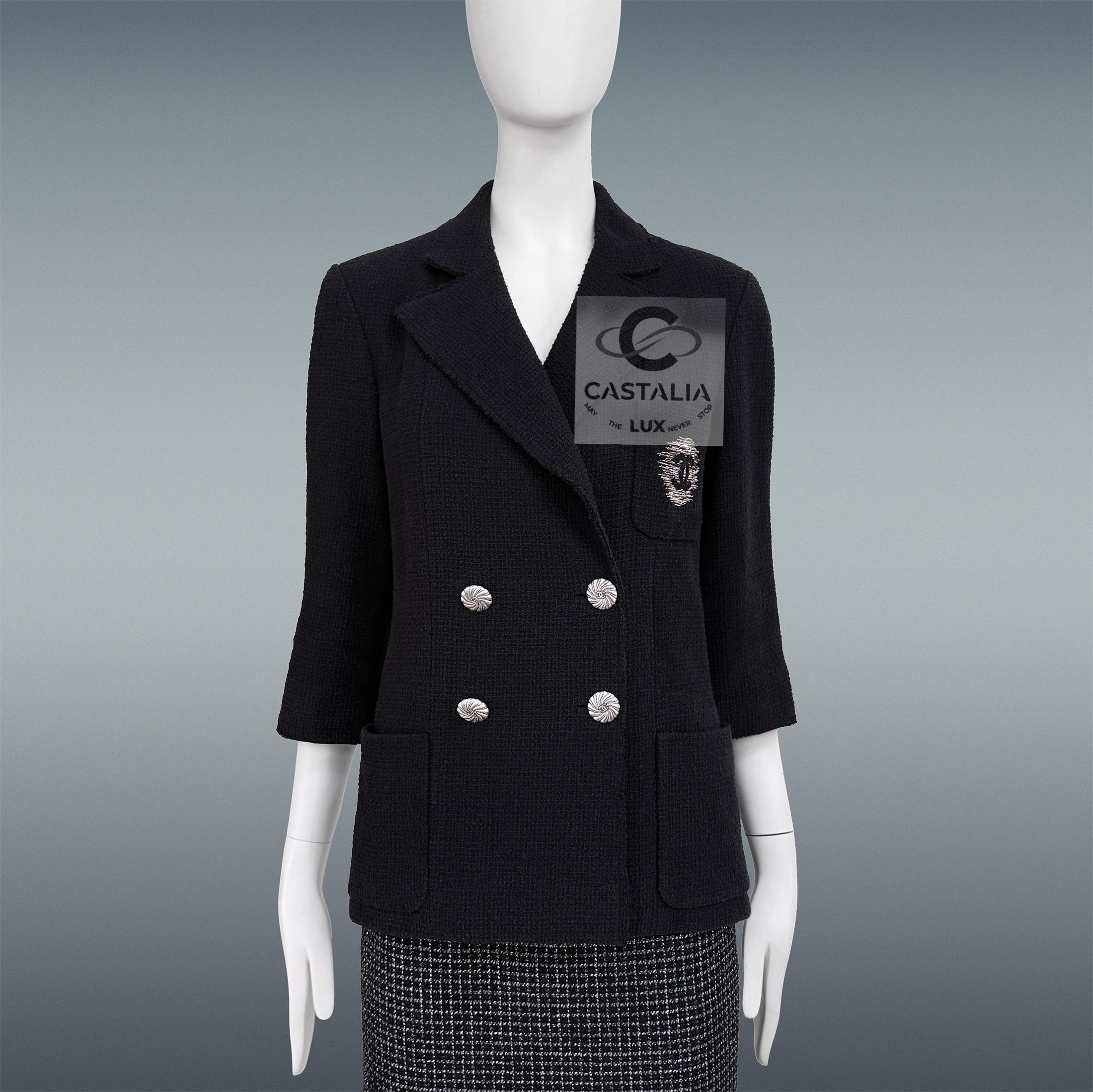 Chanel 12P Schwarz Logo Patch Tweed Jacke 36 FR im Angebot 4