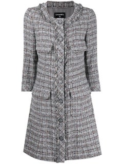 CHANEL 13$ Paris / EDINBURGH Tweed-Mantel mit metallischem Kettenbesatz 34