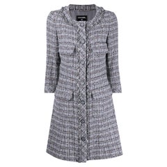 CHANEL 13$ Paris / EDINBURGH Tweed-Mantel mit metallischem Kettenbesatz 34