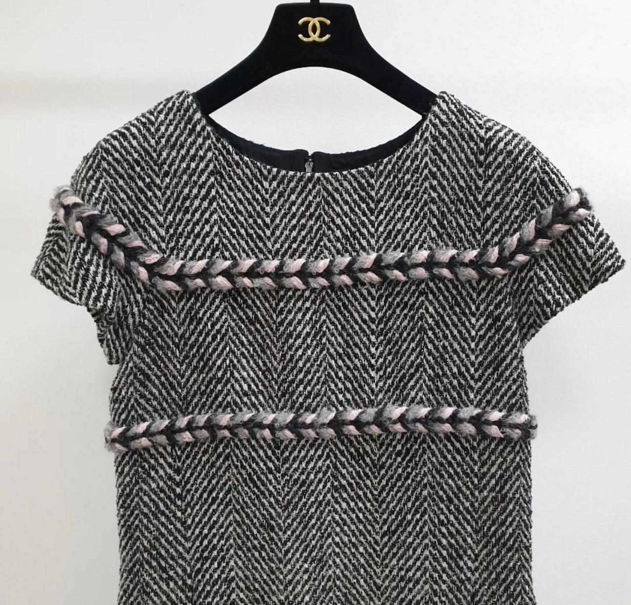 CHANEL 13A Black Gray Ivory Pink Tweed Dress  In Excellent Condition In Krakow, PL