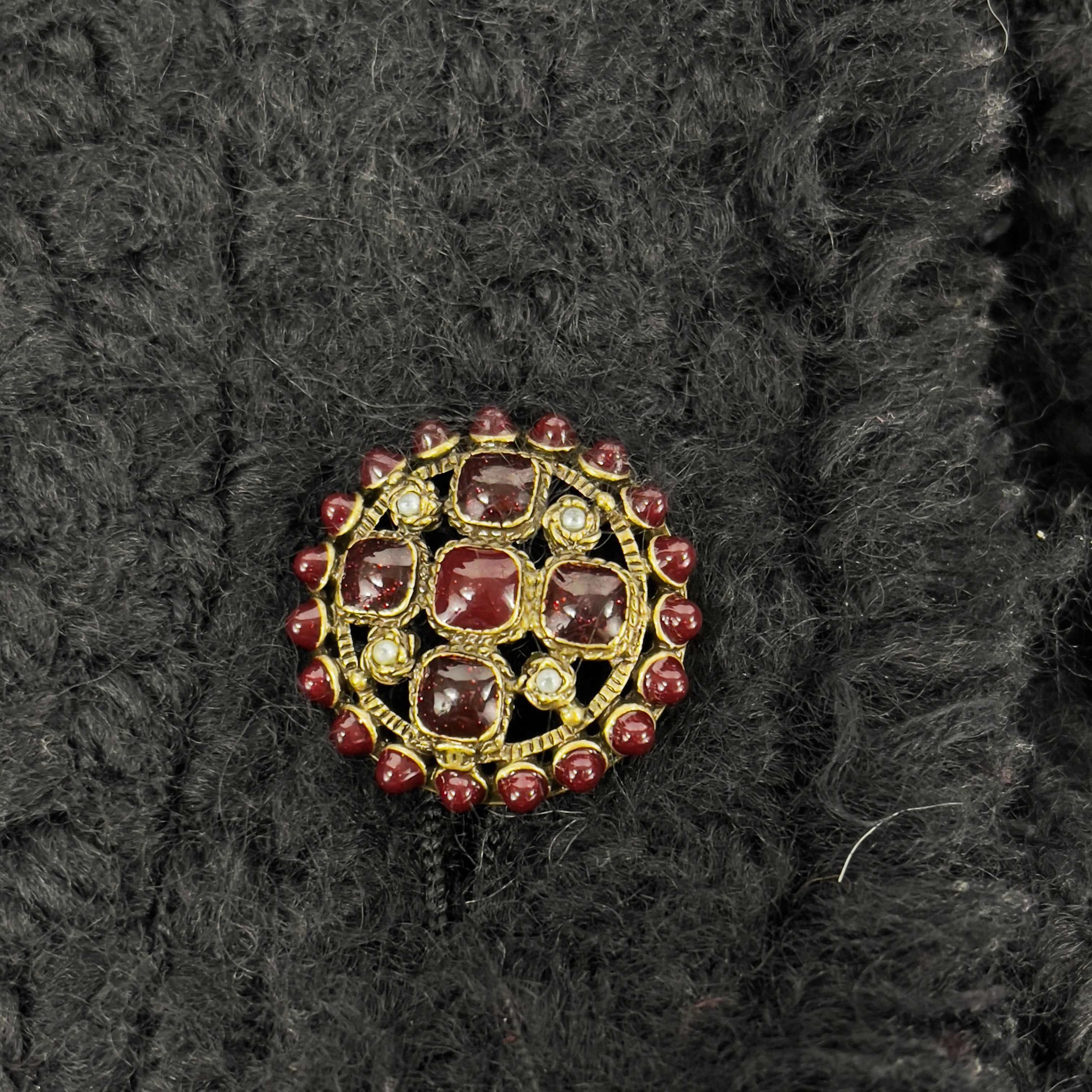 CHANEL -13A Paris-Edinburgh Black Tweed Plaid Jacket - Gripoix Buttons - 36 US 6 In Excellent Condition In Sanford, FL