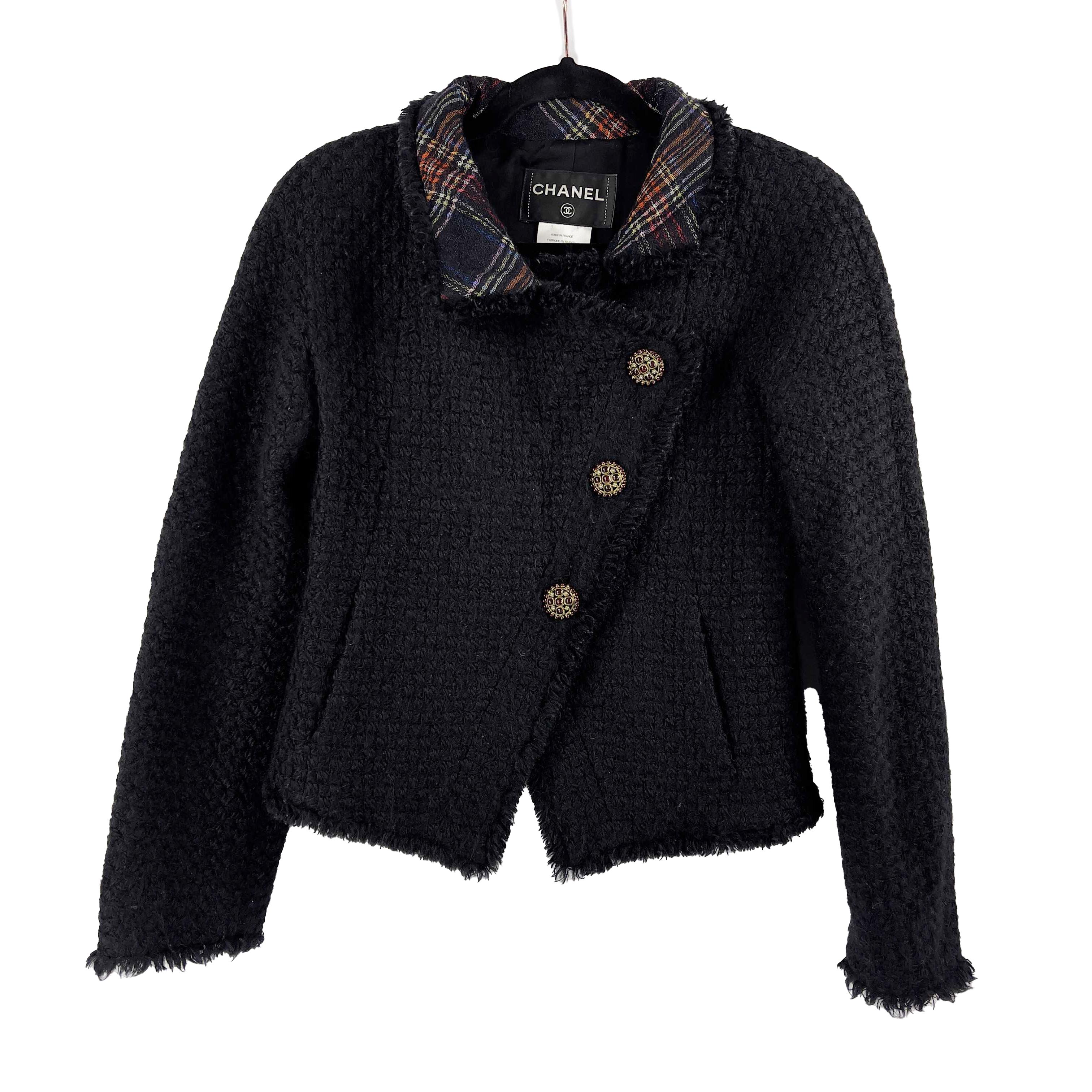 Women's CHANEL -13A Paris-Edinburgh Black Tweed Plaid Jacket - Gripoix Buttons - 36 US 6
