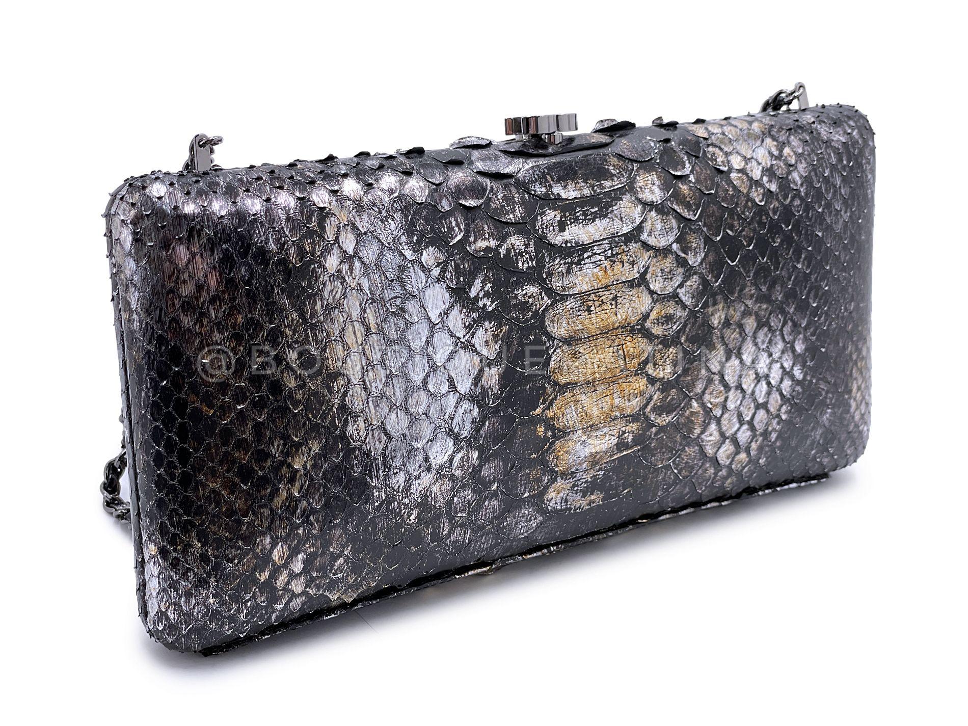 Chanel 13A Paris-Edinburgh Silver Ombre Python Clutch on Chain Evening Bag 68467 In Excellent Condition For Sale In Costa Mesa, CA