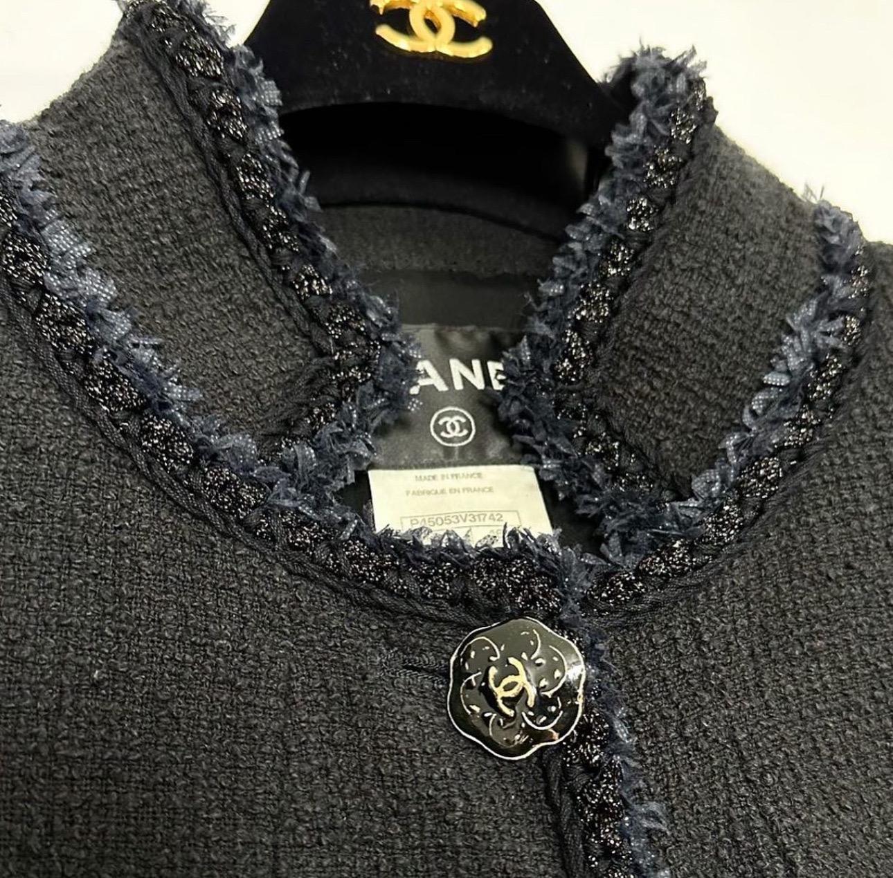 Chanel 13C Black Tweed Coat Black Enamel Camellia Buttons In Excellent Condition In Krakow, PL