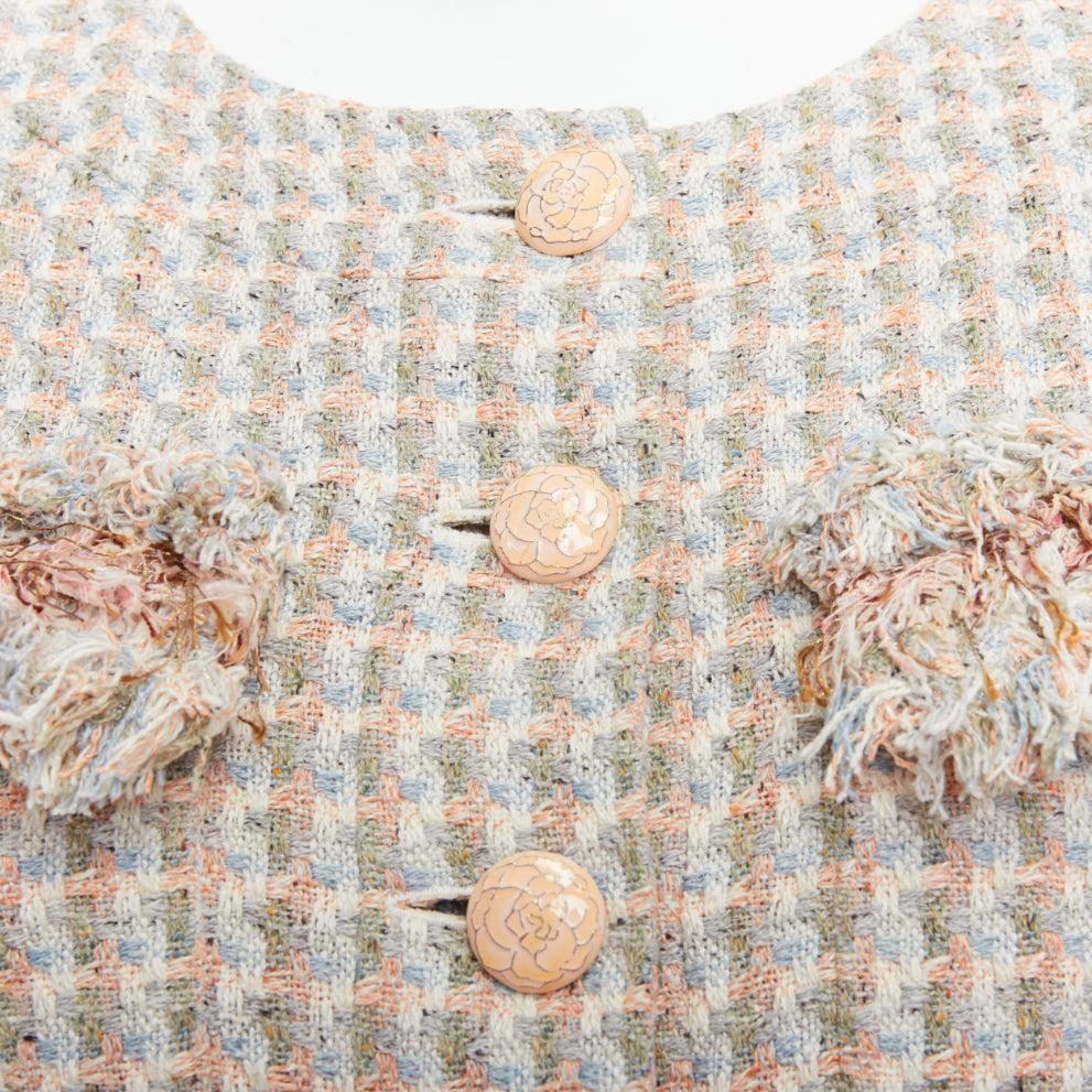 CHANEL 13C Rose Garden Lesage tweed ruffle detail cropped jacket FR38 M
Reference: TGAS/E00146
Brand: Chanel
Designer: Karl Lagerfeld
Collection: 13C Rose Garden Lesage
Material: Silk
Color: Multicolour
Pattern: Tweed
Closure: Button
Lining: Nude
