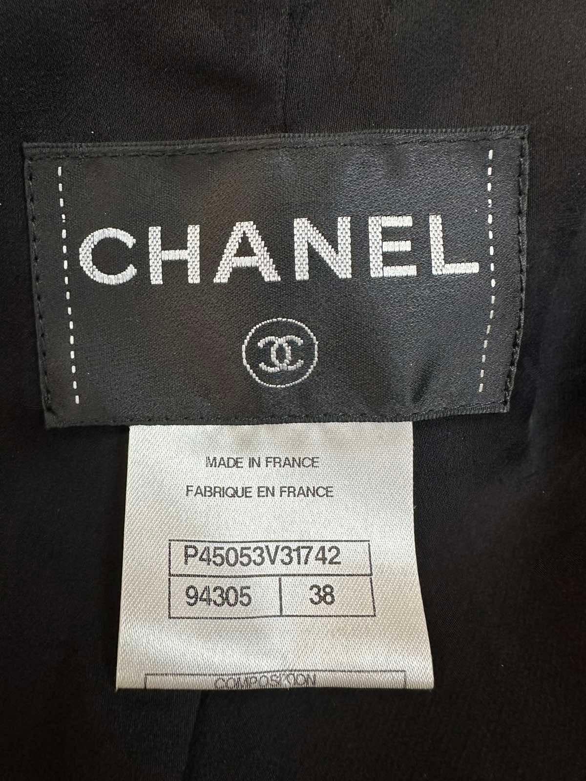CHANEL 13C Versailles BLUE TRIM CAMELLIA GRIPOIX BUTTONS JACKET Sz.38 In Good Condition For Sale In Krakow, PL
