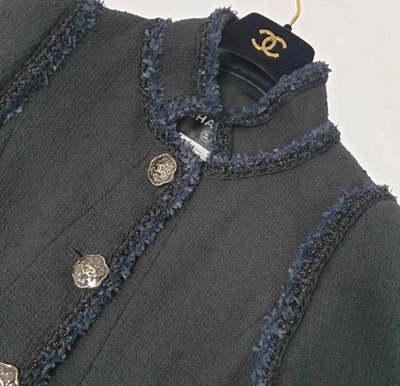 CHANEL 13C Versailles BLUE TRIM CAMELLIA GRIPOIX BUTTONS JACKET Sz.38 For Sale 1