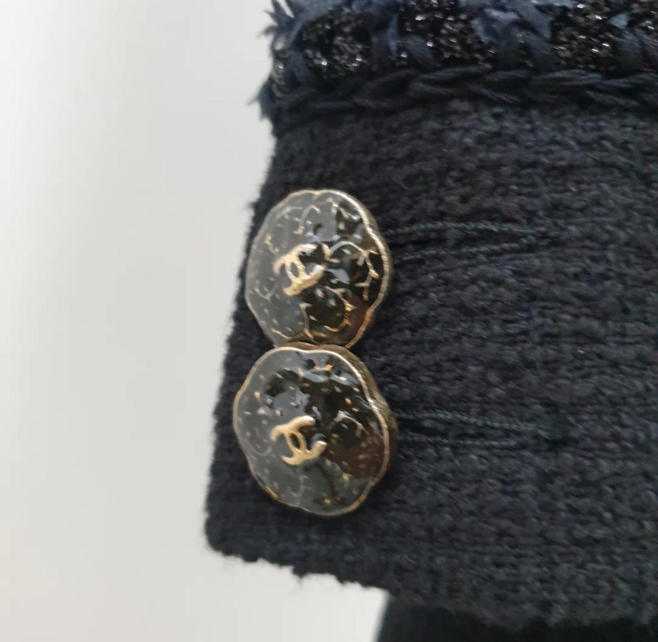 CHANEL 13C Versailles BLUE TRIM CAMELLIA GRIPOIX BUTTONS JACKET Sz.38 For Sale 2