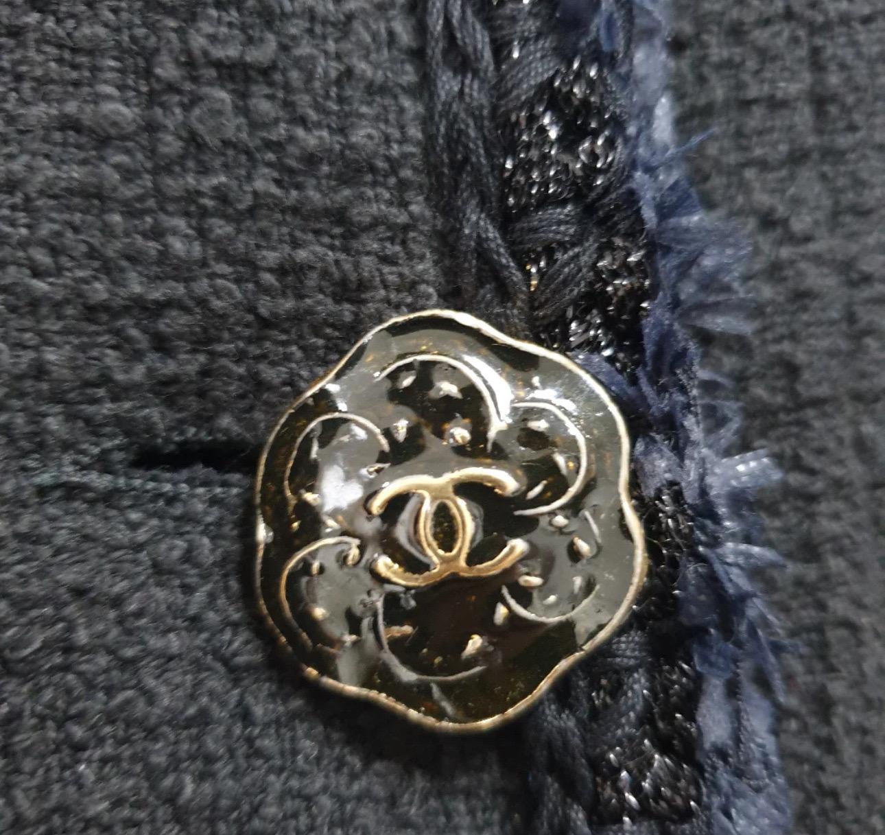 CHANEL 13C Versailles BLUE TRIM CAMELLIA GRIPOIX BUTTONS JACKET Sz.38 For Sale 3