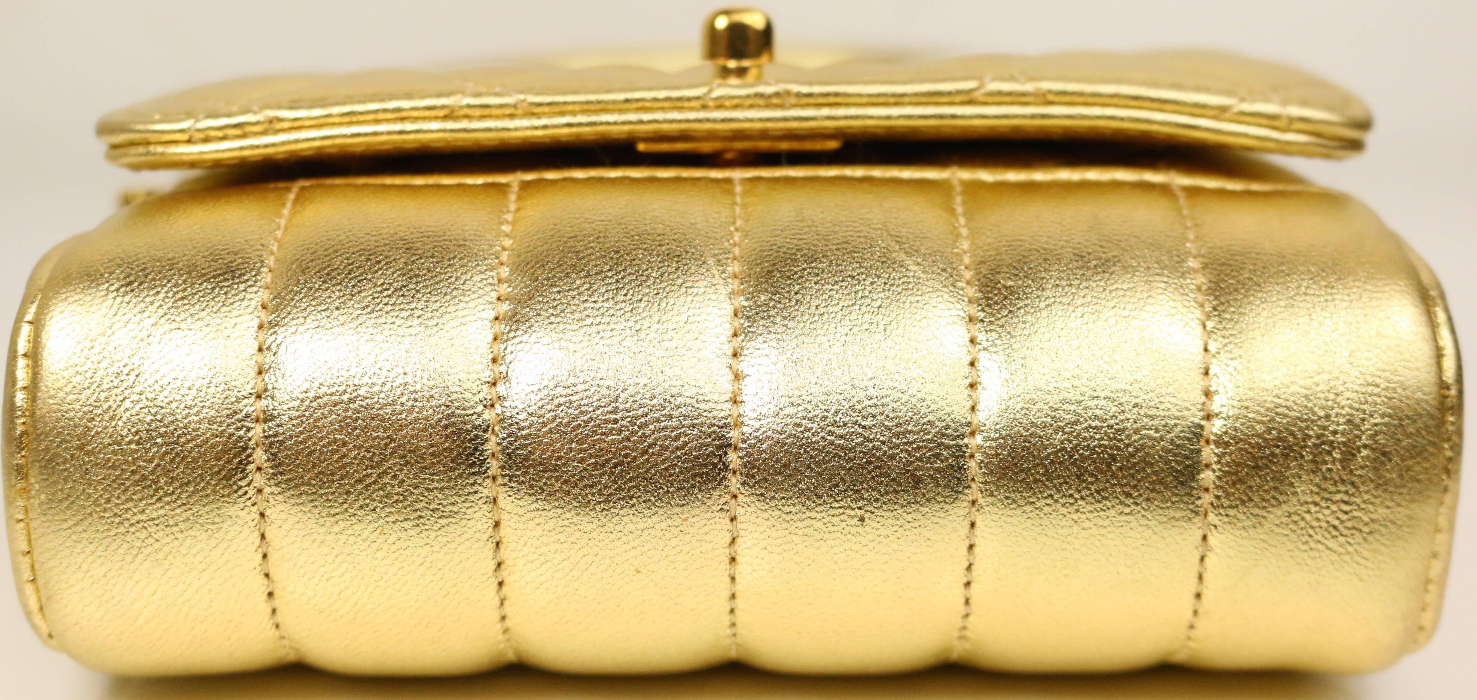 Chanel 13cm gold metallic lambskin quilted flap shoulder handbag In Excellent Condition In Sheung Wan, HK