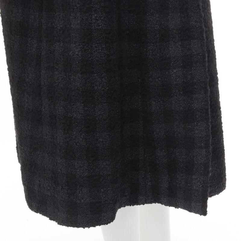 CHANEL 13K manteau en tweed à carreaux lurex noir Globe CC button high low FR36 XS en vente 5