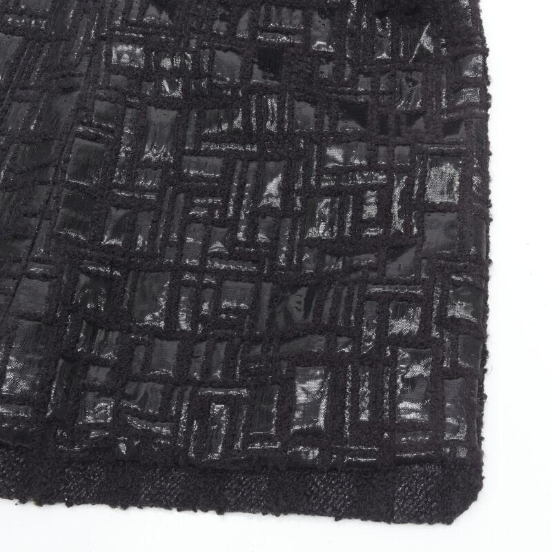 CHANEL 13K manteau en tweed à carreaux lurex noir Globe CC button high low FR36 XS en vente 6