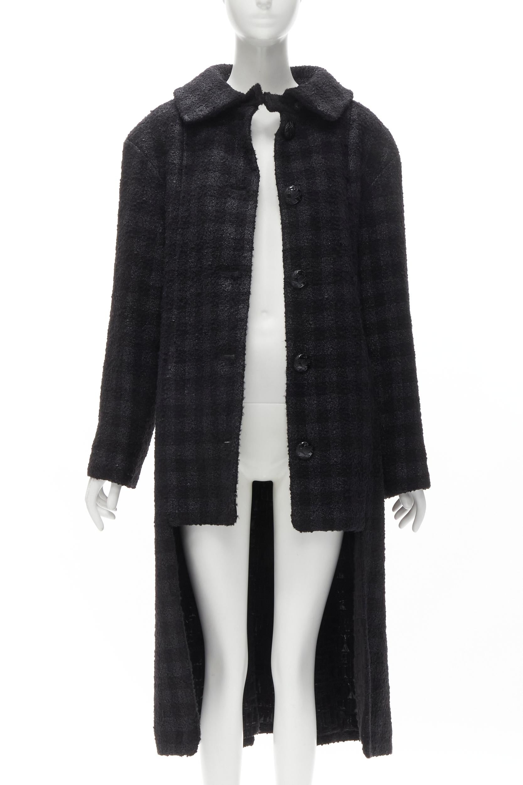 CHANEL 13K schwarzer Lurex Karierter Tweed Globe CC Knopfleiste hoch niedriger Mantel FR36 XS (Schwarz) im Angebot