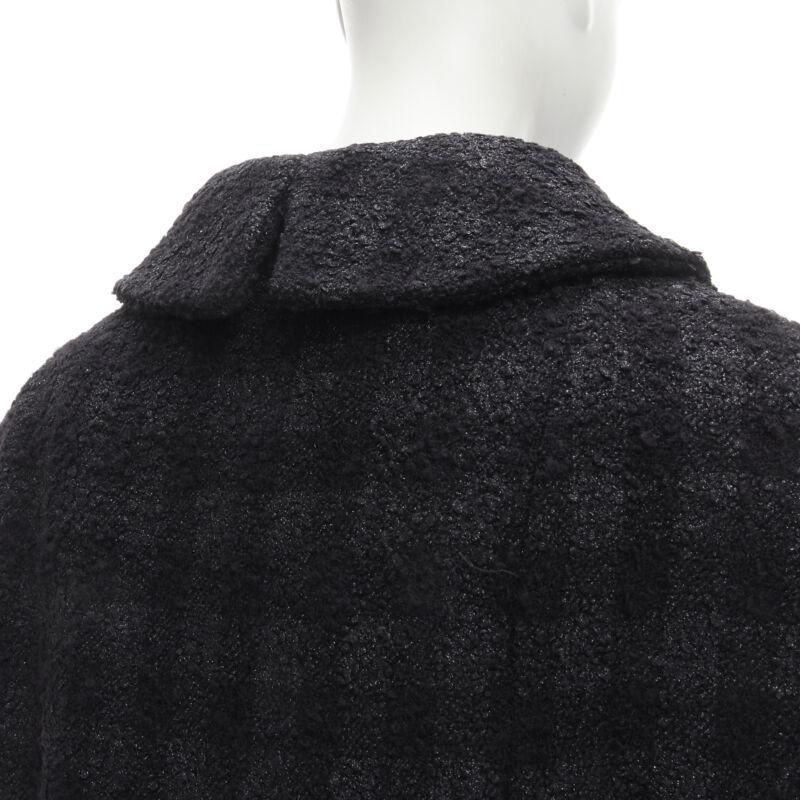 CHANEL 13K manteau en tweed à carreaux lurex noir Globe CC button high low FR36 XS en vente 3