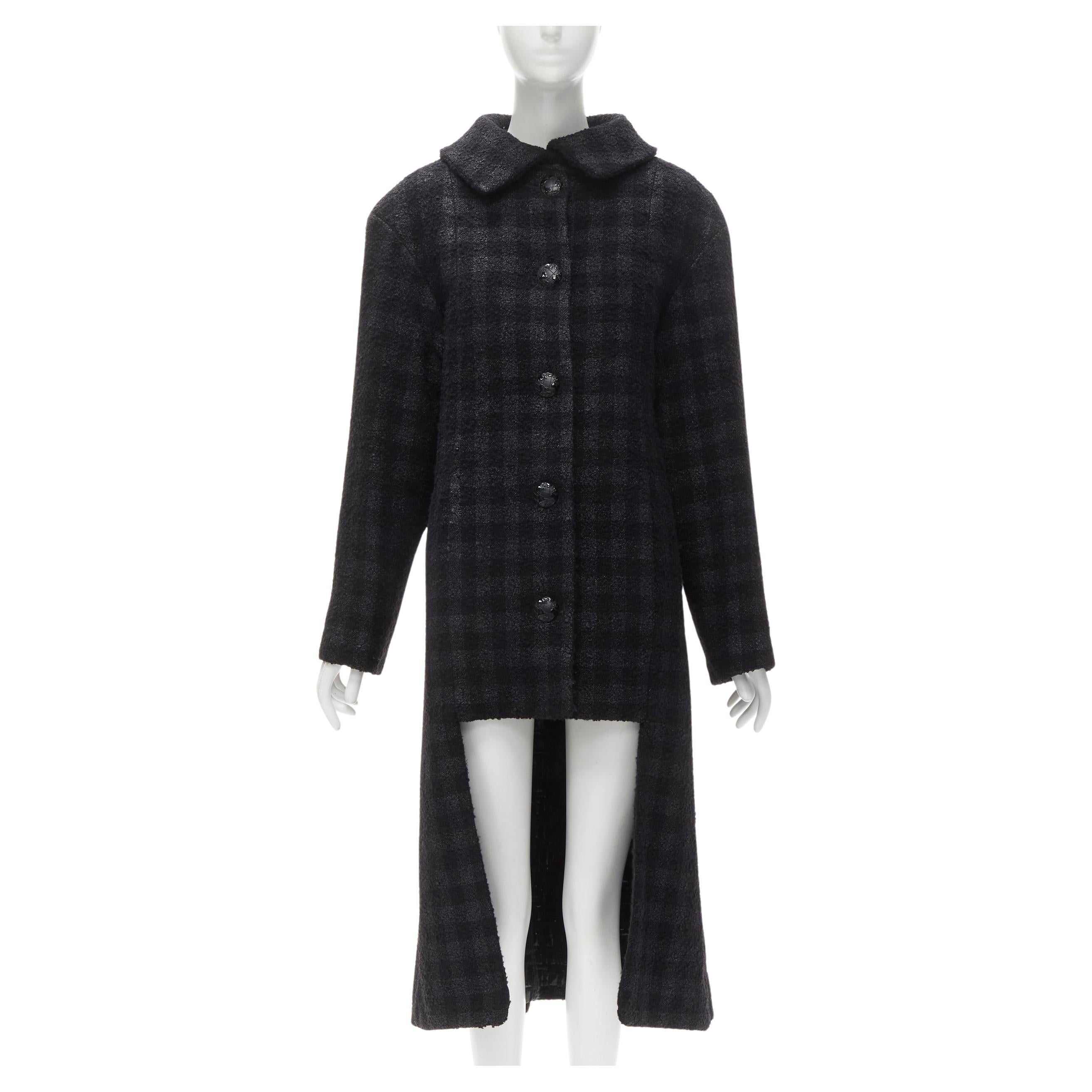 CHANEL 13K schwarzer Lurex Karierter Tweed Globe CC Knopfleiste hoch niedriger Mantel FR36 XS im Angebot
