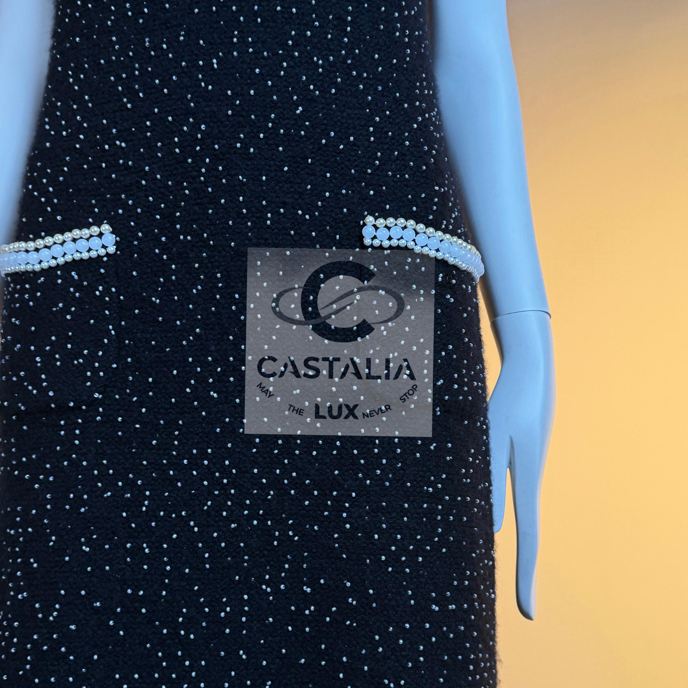 CHANEL 13K$ Schwarzes perlenbesetztes Kleid mit Jewell-Brosche 40 FR im Angebot 8