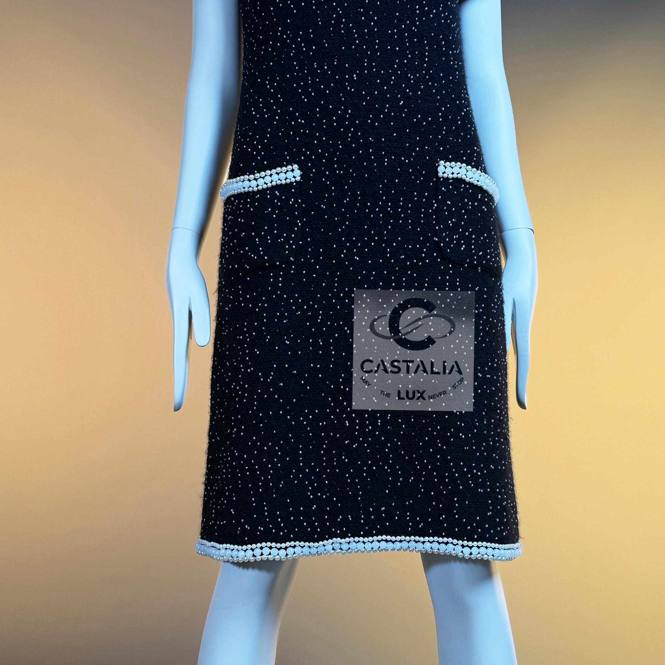 CHANEL 13K$ Schwarzes perlenbesetztes Kleid mit Jewell-Brosche 40 FR im Angebot 9