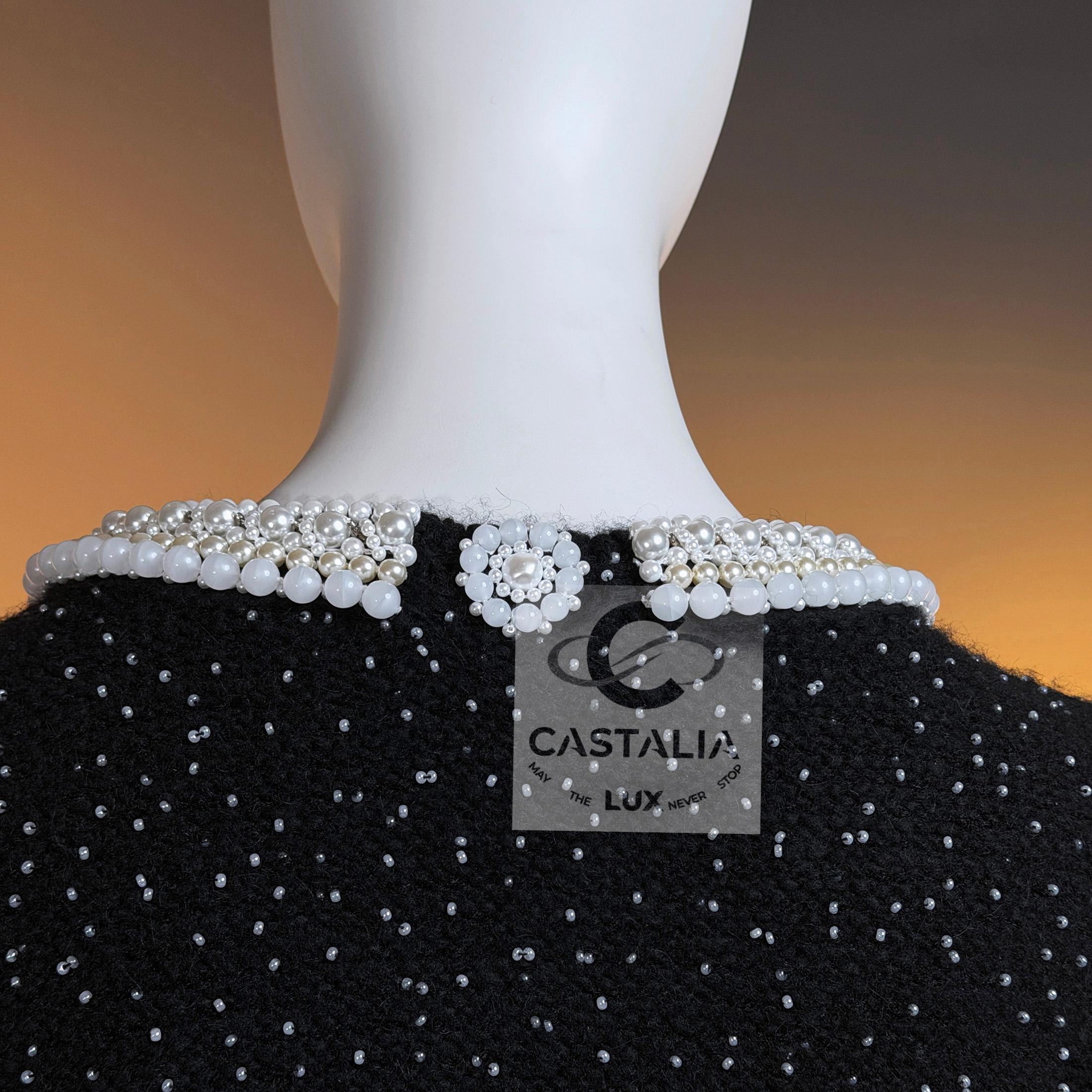 CHANEL 13K$ Schwarzes perlenbesetztes Kleid mit Jewell-Brosche 40 FR im Angebot 13