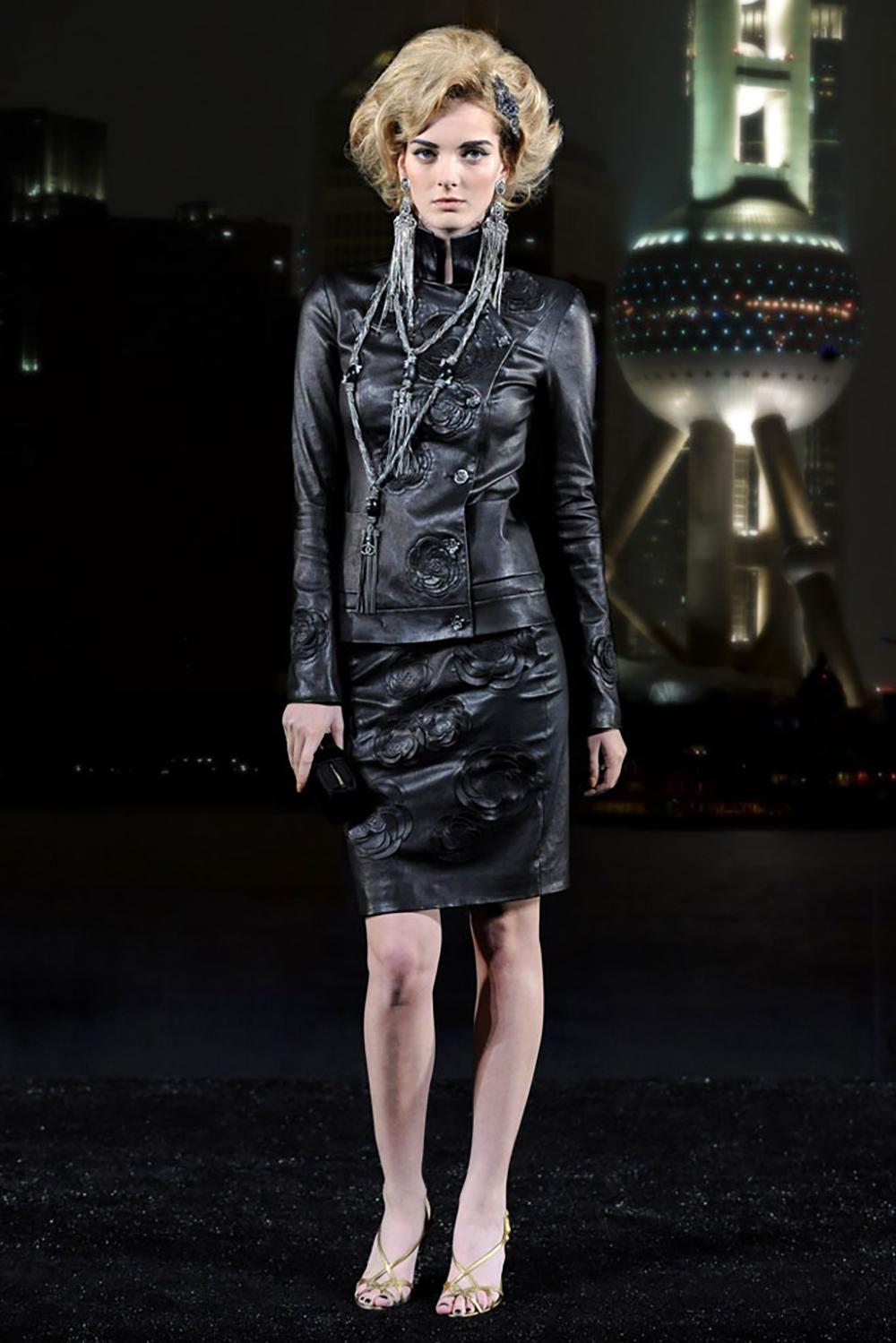 Iconic Chanel black leather jacket with Camellias appliqués ~ from Ad Campaign of Paris / SHANGHAI Collection
Boutique price over 13,000$
- CC logo Dragon buttons
- black silk lignin with flying dragons and logos
Size mark 38 FR / Condition: is