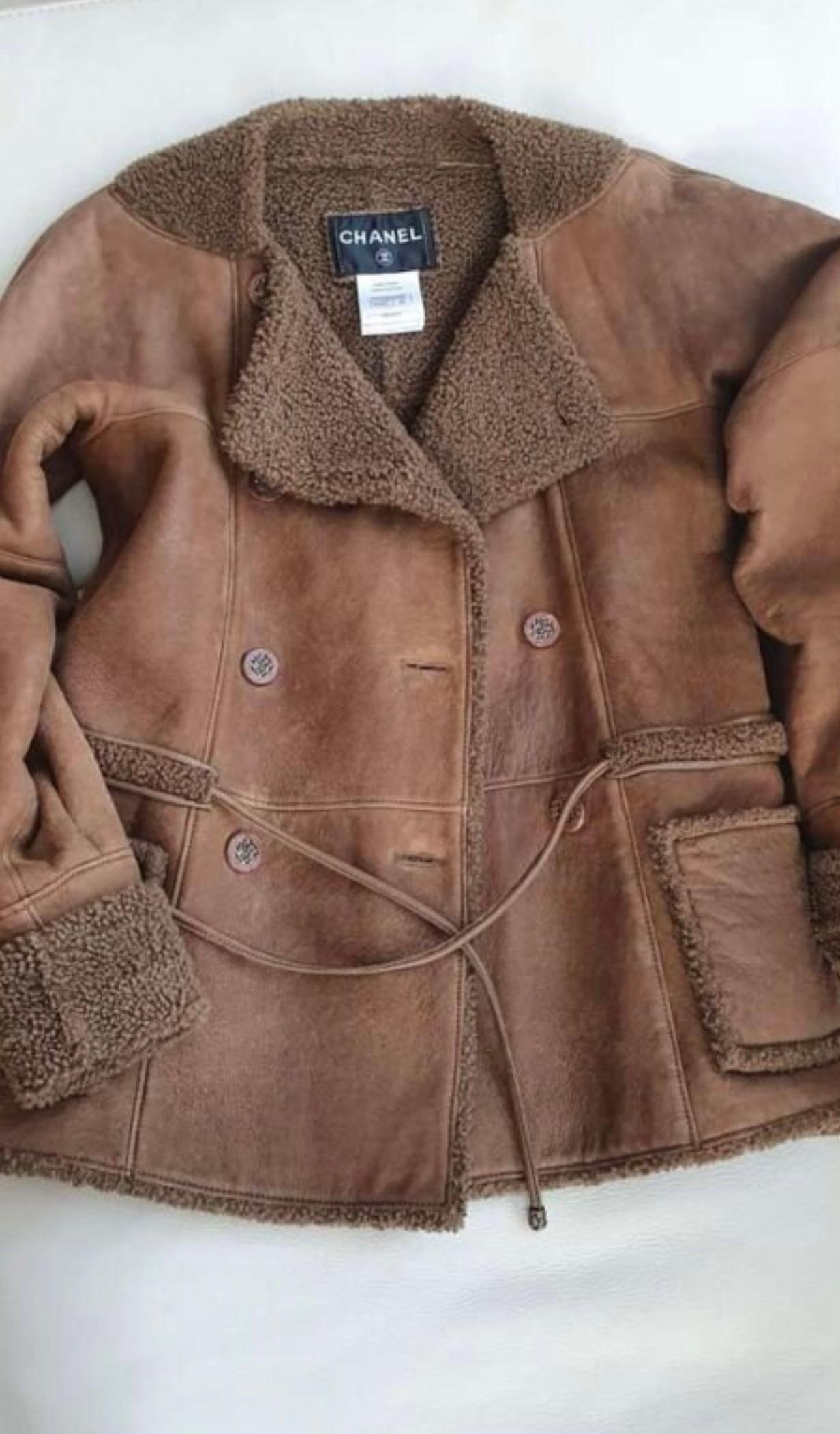 Chanel 13K$ CC Buttons Camel Shearling Jacket In Excellent Condition For Sale In Dubai, AE