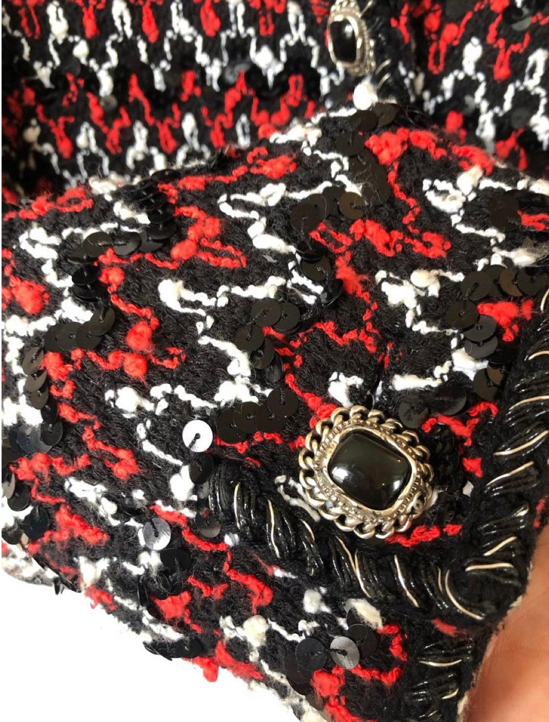 Chanel 13K$ CC Gripoix Sequinned Tweed Jacket 34 FR In Excellent Condition For Sale In Dubai, AE