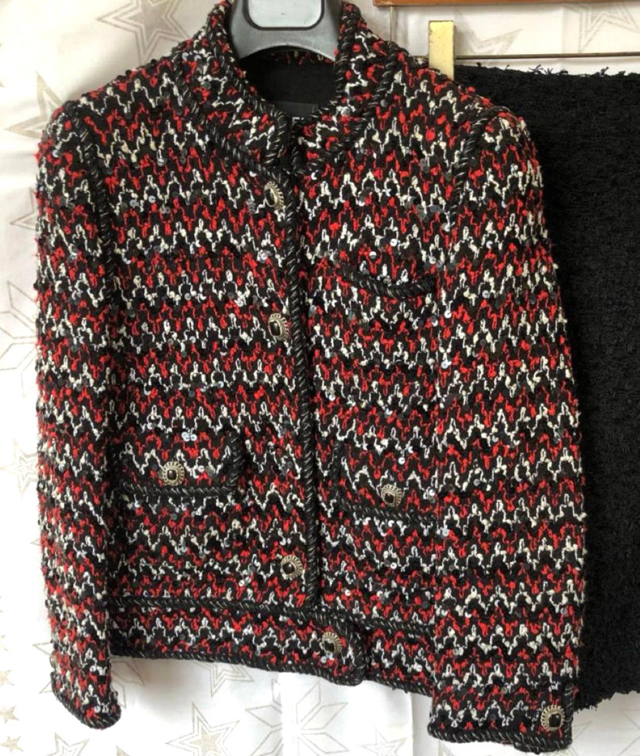 Women's or Men's Chanel 13K$ CC Gripoix Sequinned Tweed Jacket 34 FR For Sale