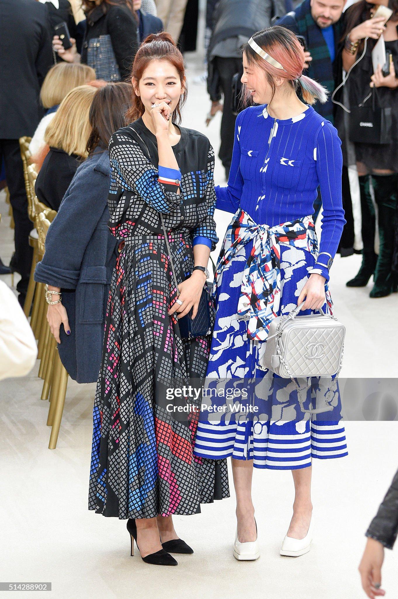 Chanel 13K$ CC Logo Maxi Abito in seta 40 FR In condizioni ottime in vendita a Dubai, AE