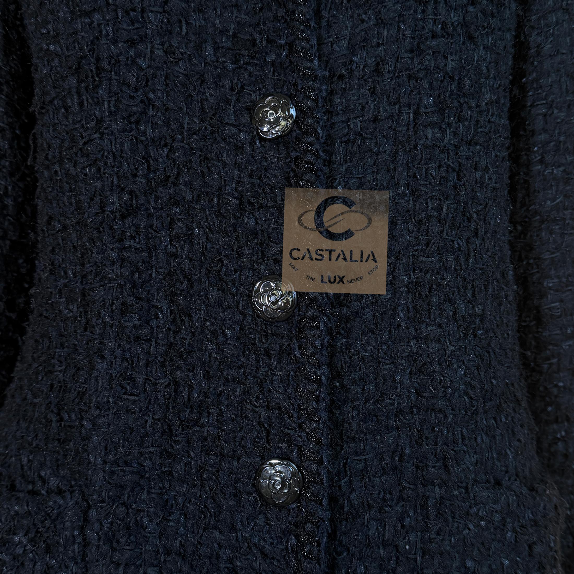 Femenino o masculino CHANEL 13K$ COCO Brasserie Statement Chaqueta de tweed negro 36 FR en venta